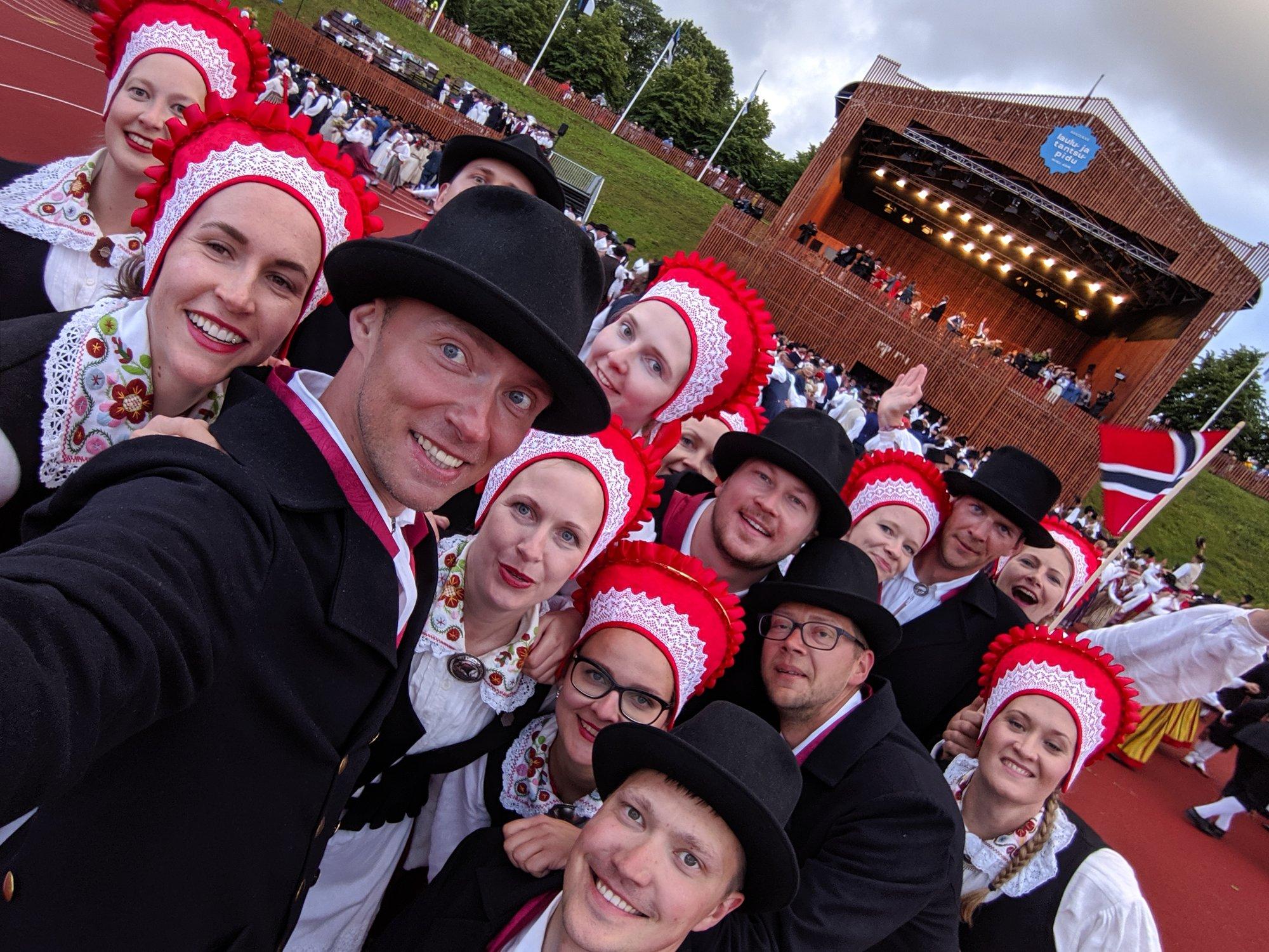 „Punt on koos. Millal sa tuled?“ Aastaid Norra vahet pendeldav tantsuõpetaja toob sealsed eestlased tantsupeole