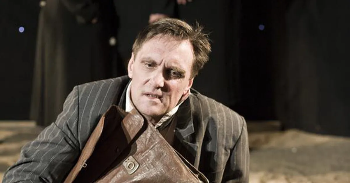 Suri näitleja Erik Ruus