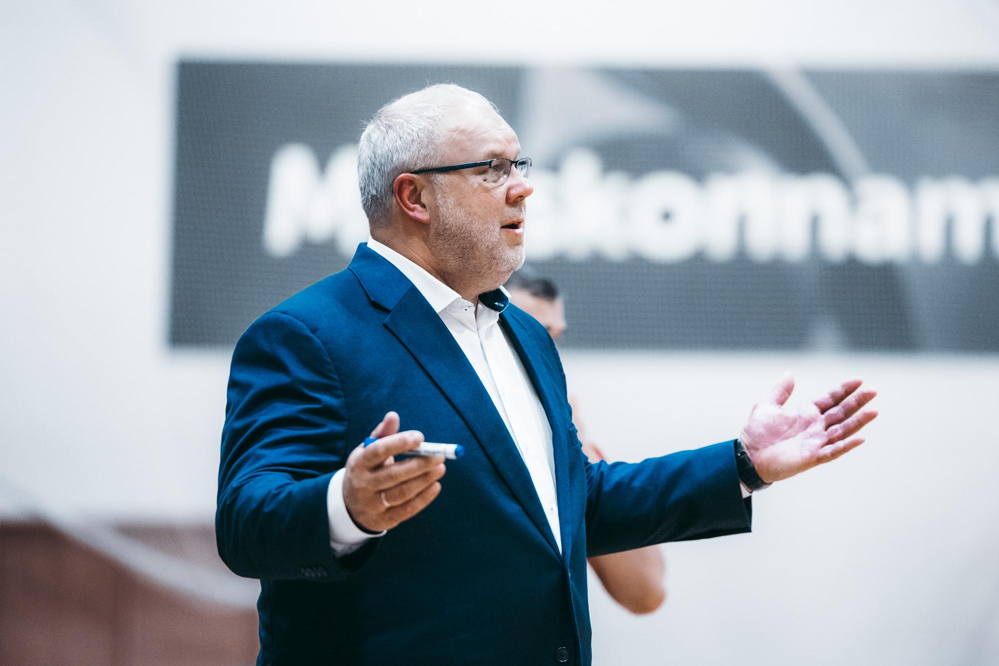 DELFI VIDEO | Peep Pahv: pandi nagu labidaga s***a vastu seina!