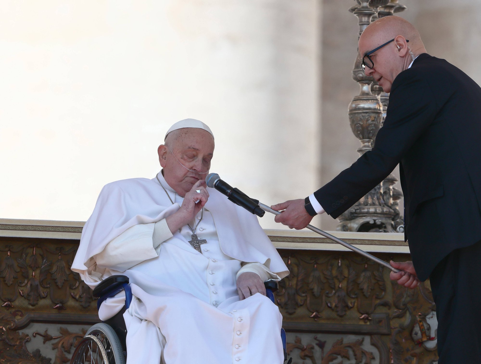 VIDEO | Kehva tervisega paavst Franciscus näitas end Roomas põgusalt rahvale
