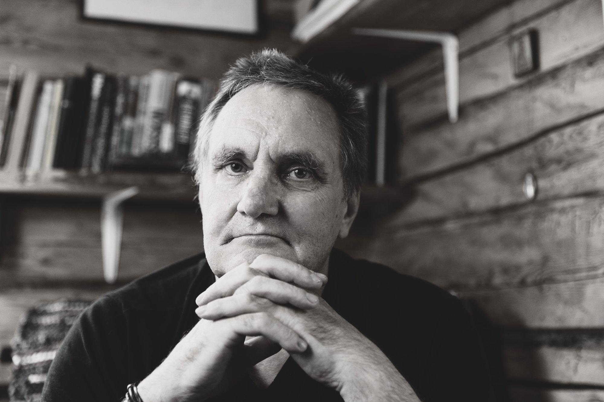 Suri näitleja Erik Ruus