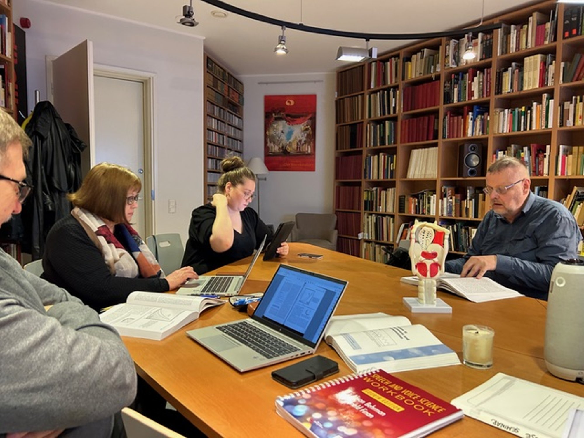 Muusika- ja teatriakadeemia tõestas ooperilauljate peal: sulghäälikute äratuntavust parandab sulufaasi pikendamine