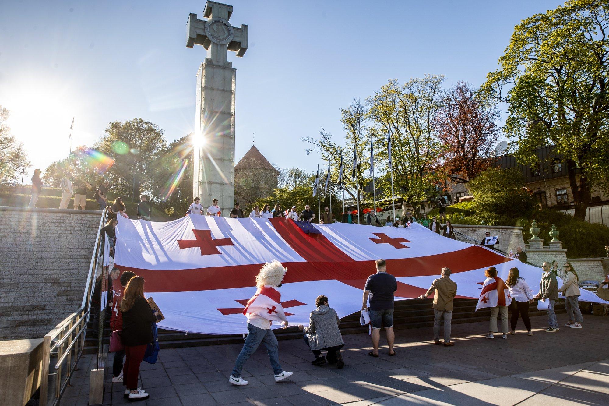 VÕITLEV SÕNA | Nii taanduvad Gruusiast demokraatia alged
