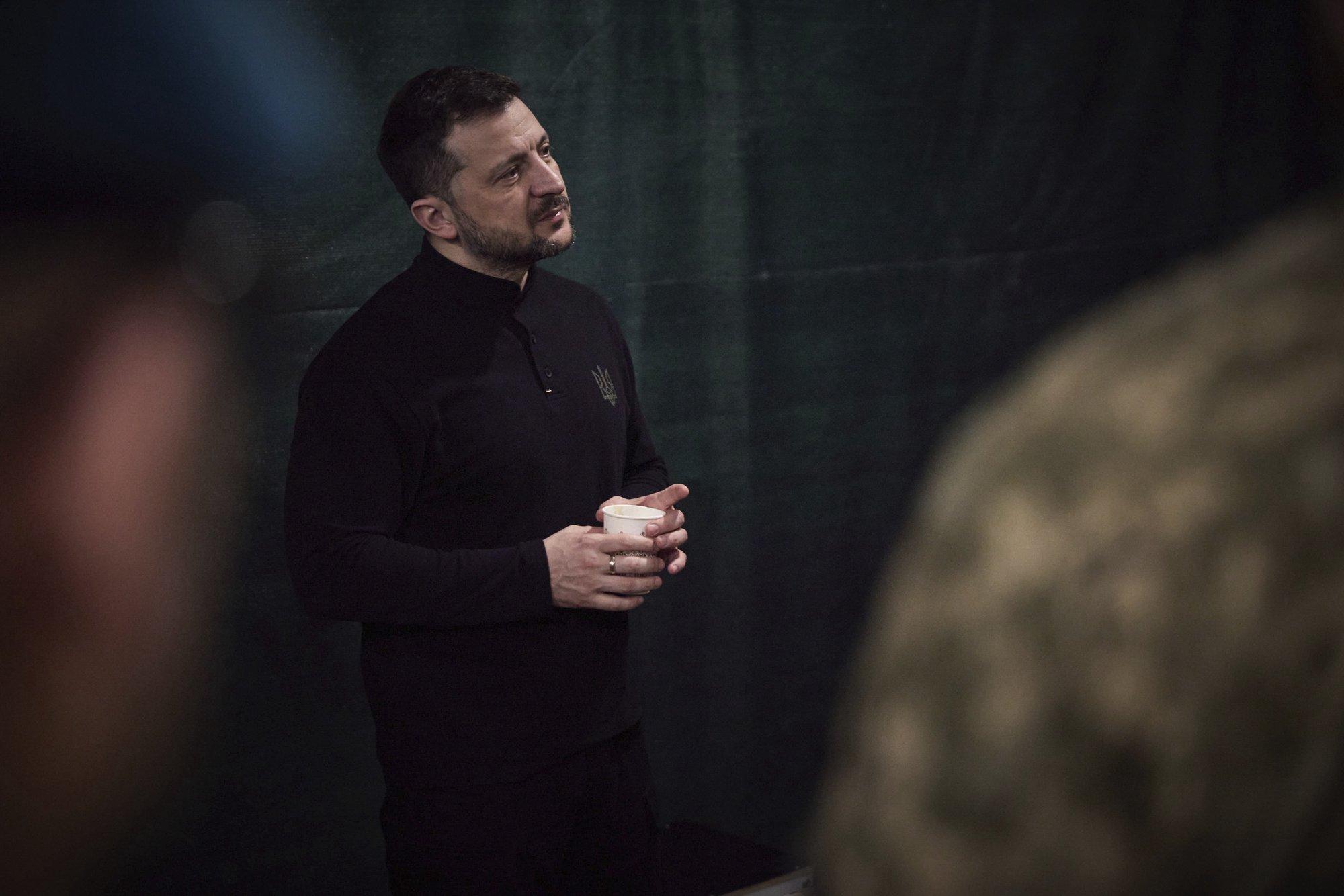 Võim Ukrainas koondub Zelenskõi ja tema nõunike kätte. Kriitikute sõnul läheb see liiga kaugele