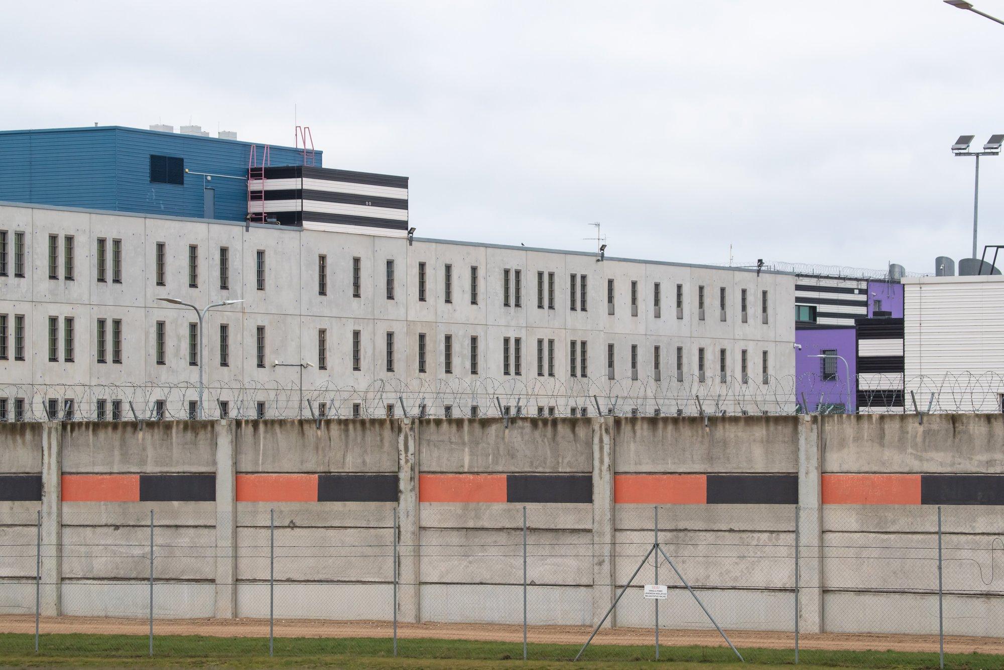 Kaht vangi süüdistatakse tapmiskatsetes