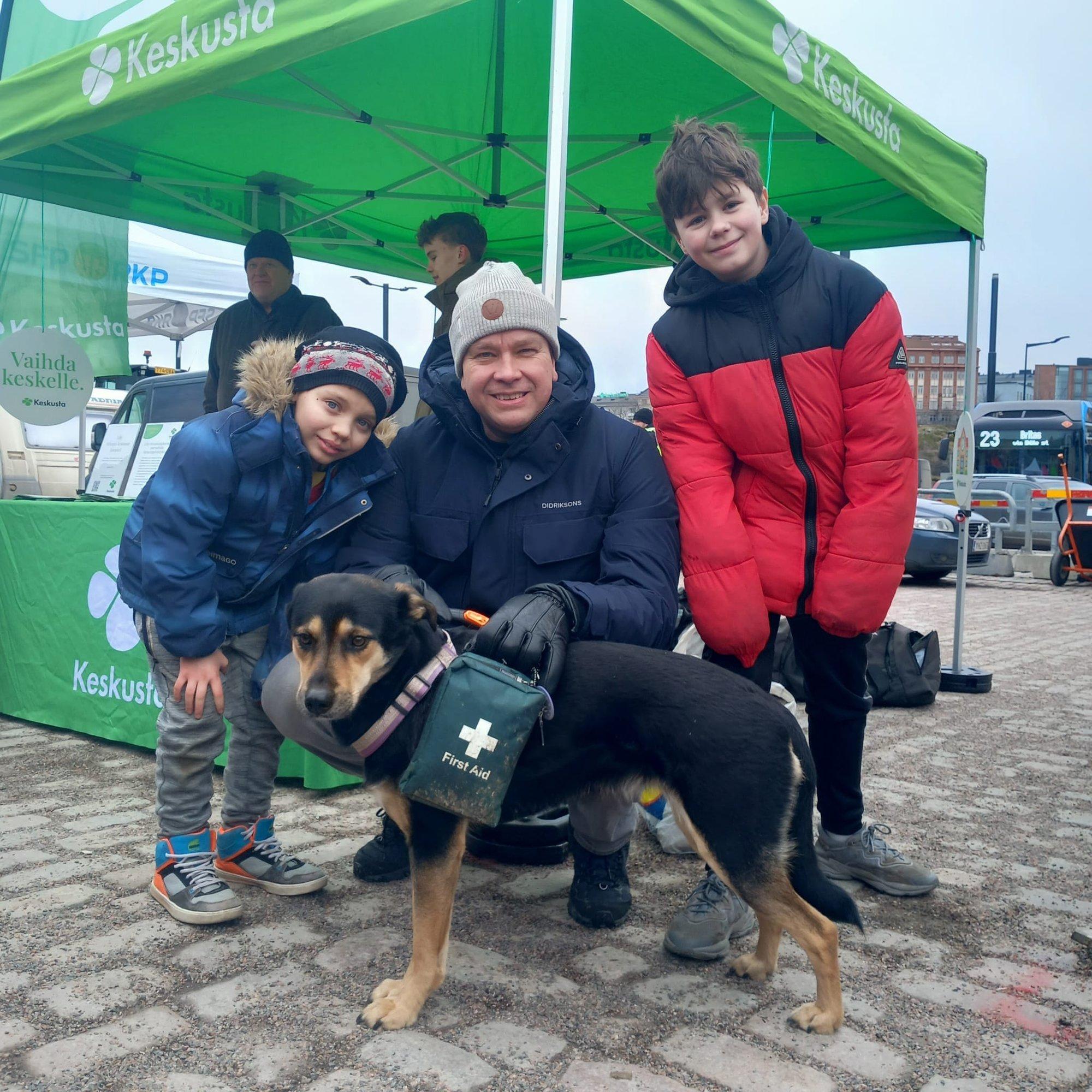 Karjääripööre: esmaabikoer Riina hakkas keskerakondlaseks ja teeb notsu Edvini eeskujul poliitikat