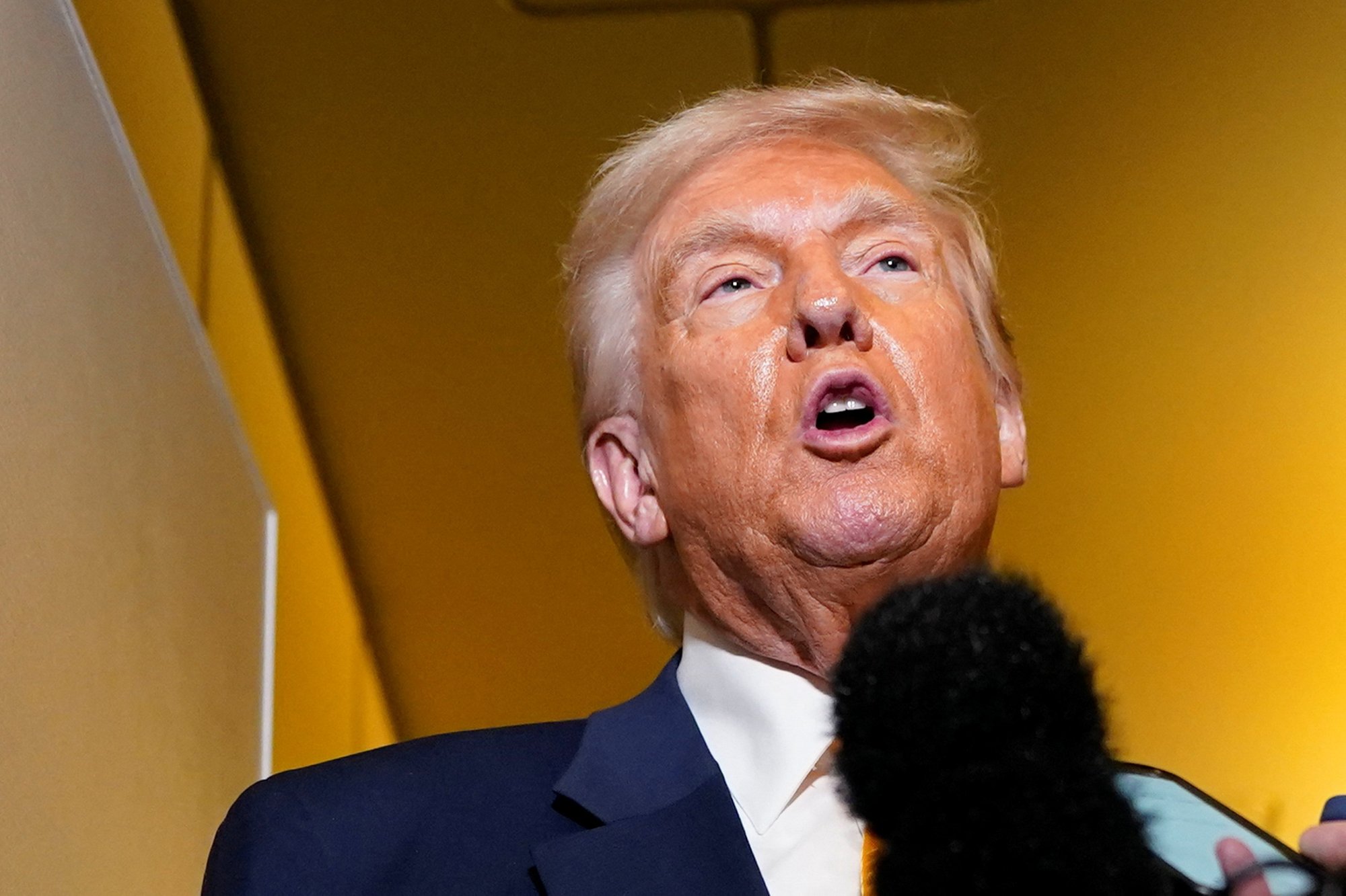 Trump tegi taas kannapöörde: nutitelefonid, arvutid ja kiibid pääsesid  hiidtariifidest