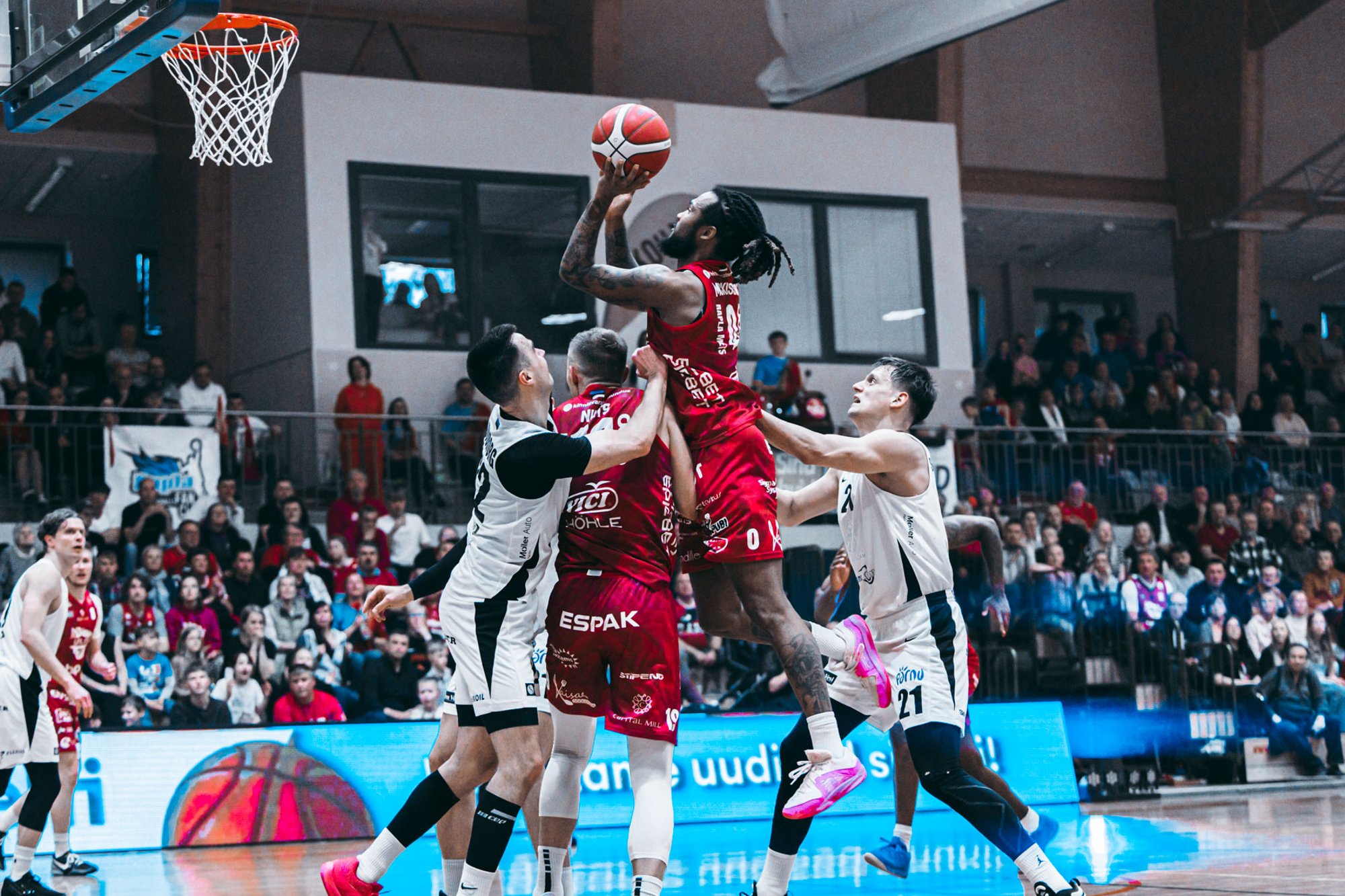 Suure mängu 7 võtmeküsimust. Kes täidab Rapla mängujuhi Laane saapad? Kas Pärnu leiab kaardipakist jokkeri?