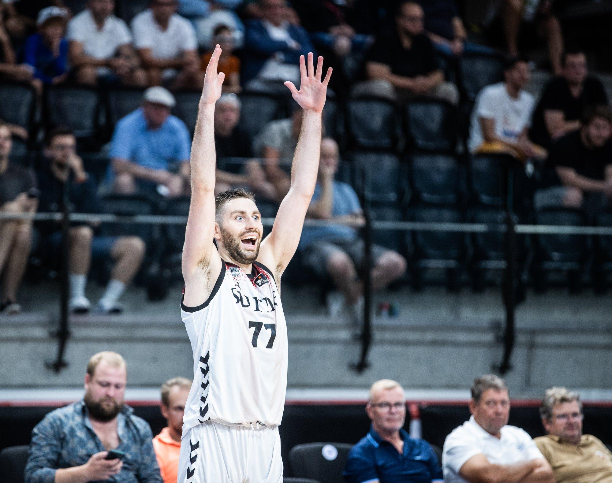 Kullamäe ei õigustanud treeneri usaldust, Kotsarita Yokohama hävis kodusaalis