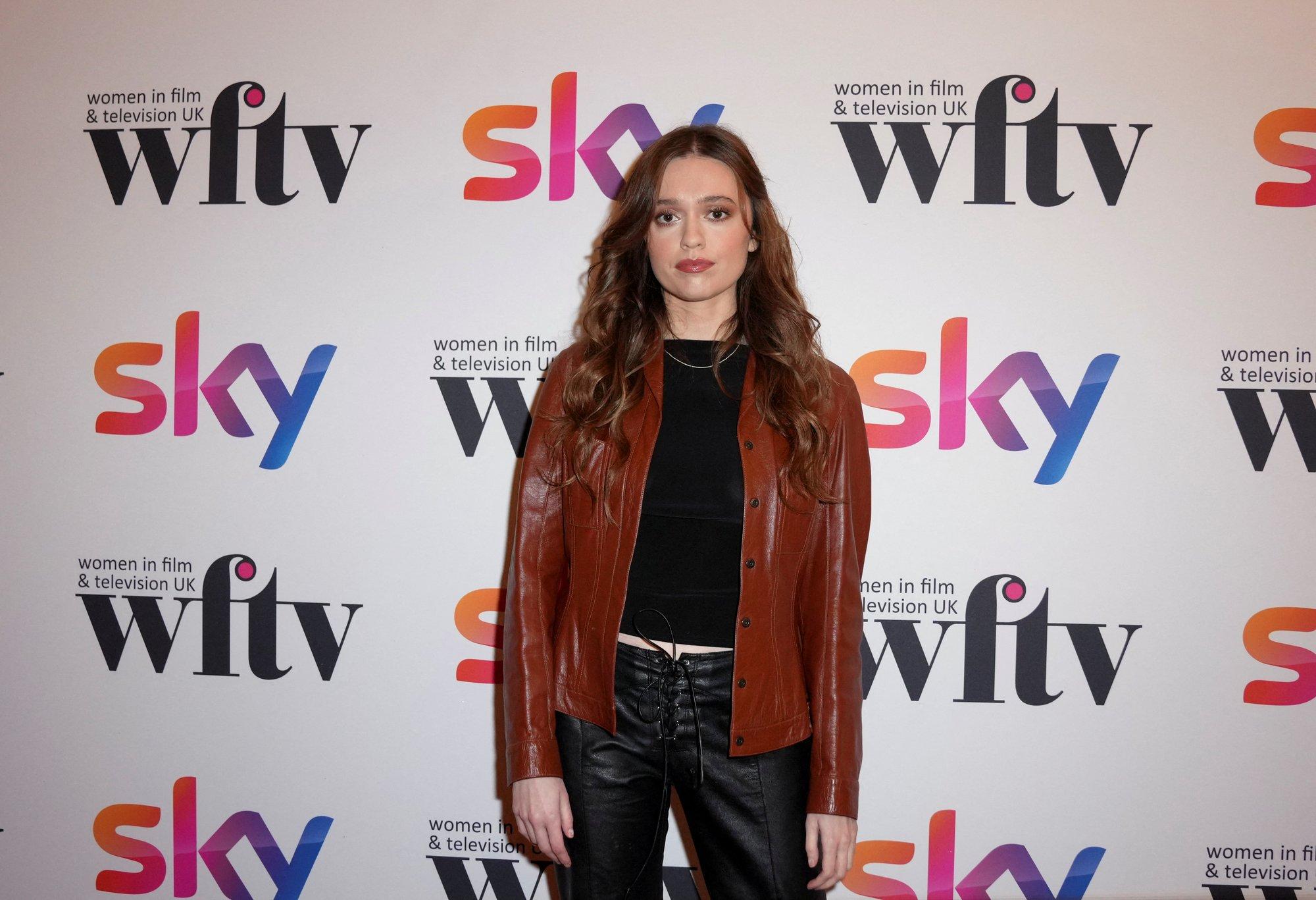 FOTOD | Kõrge või madal sokk? Kontsaga või kontsata king? Aimee Lou Wood teab, kuidas on sel kevadel kõige trendikam