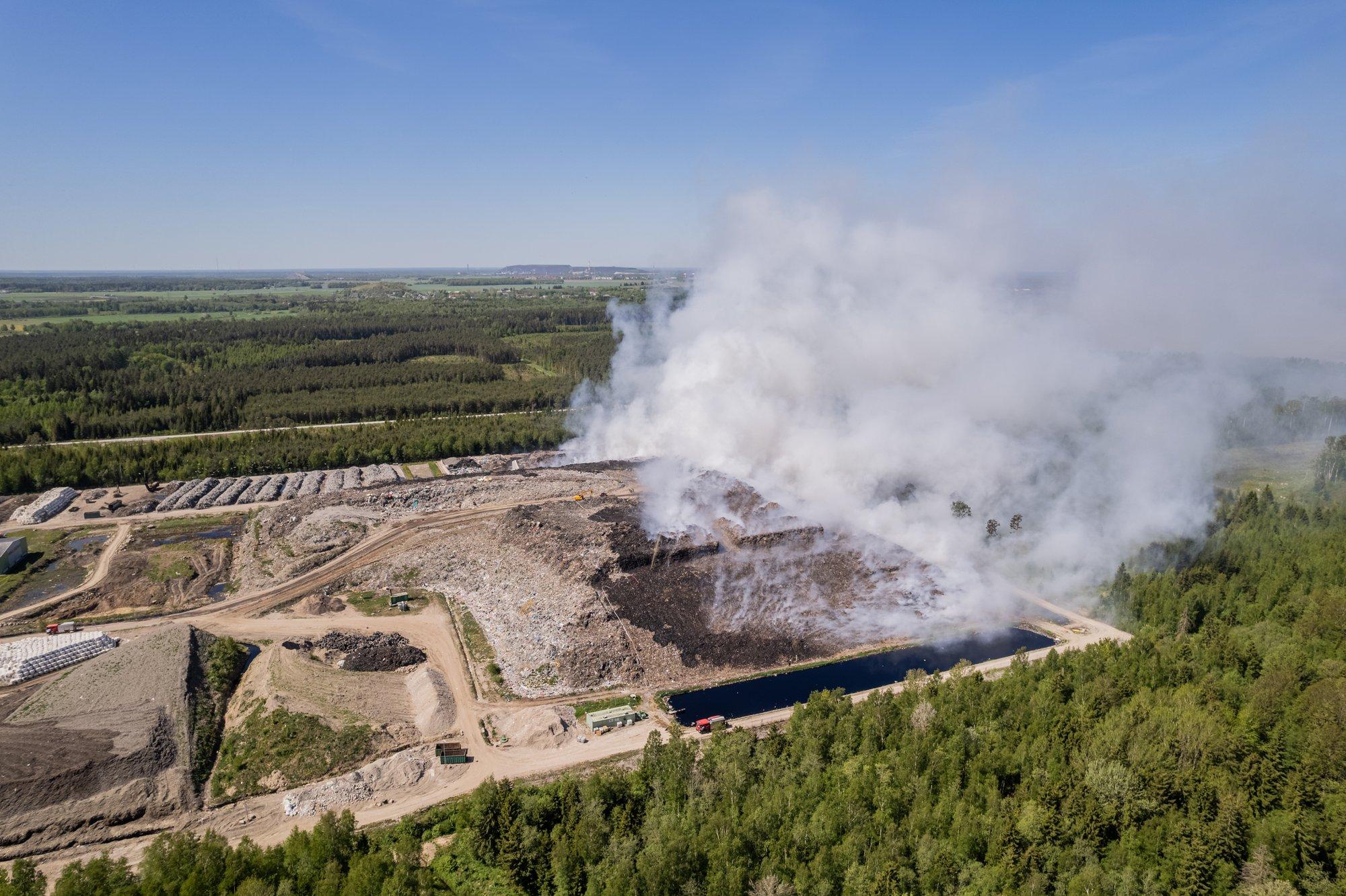 Uikala prügila on kolme kuuga süttinud 11 korral. Päästeamet pahandab ega pruugi järgmisele põlengule reageerida