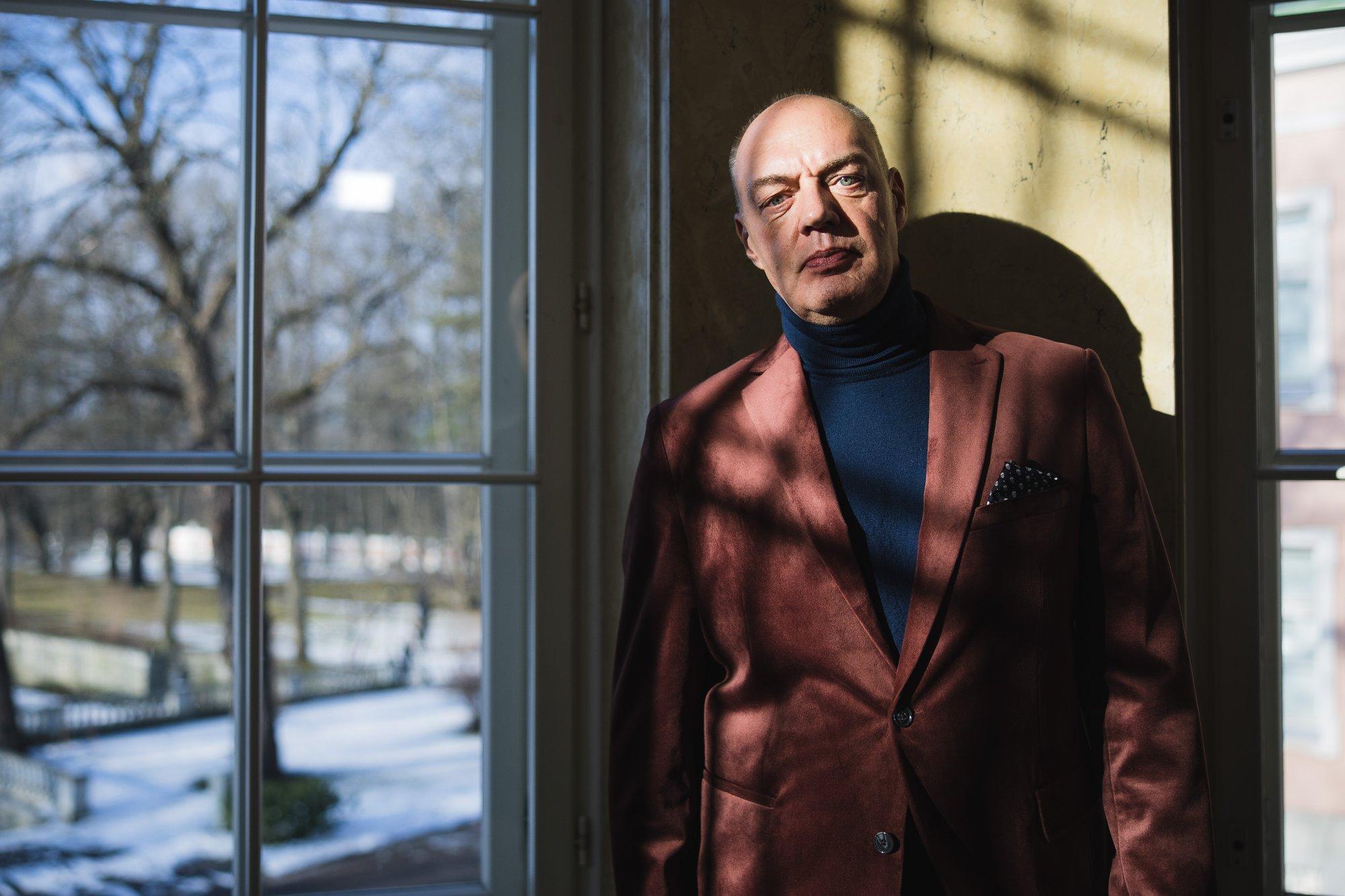 Poco popkunstimuuseumi juht Linnar Viik tehisarust: me ei pea seda pimesi kummardama, aga teatud asju tuleb respekteerida