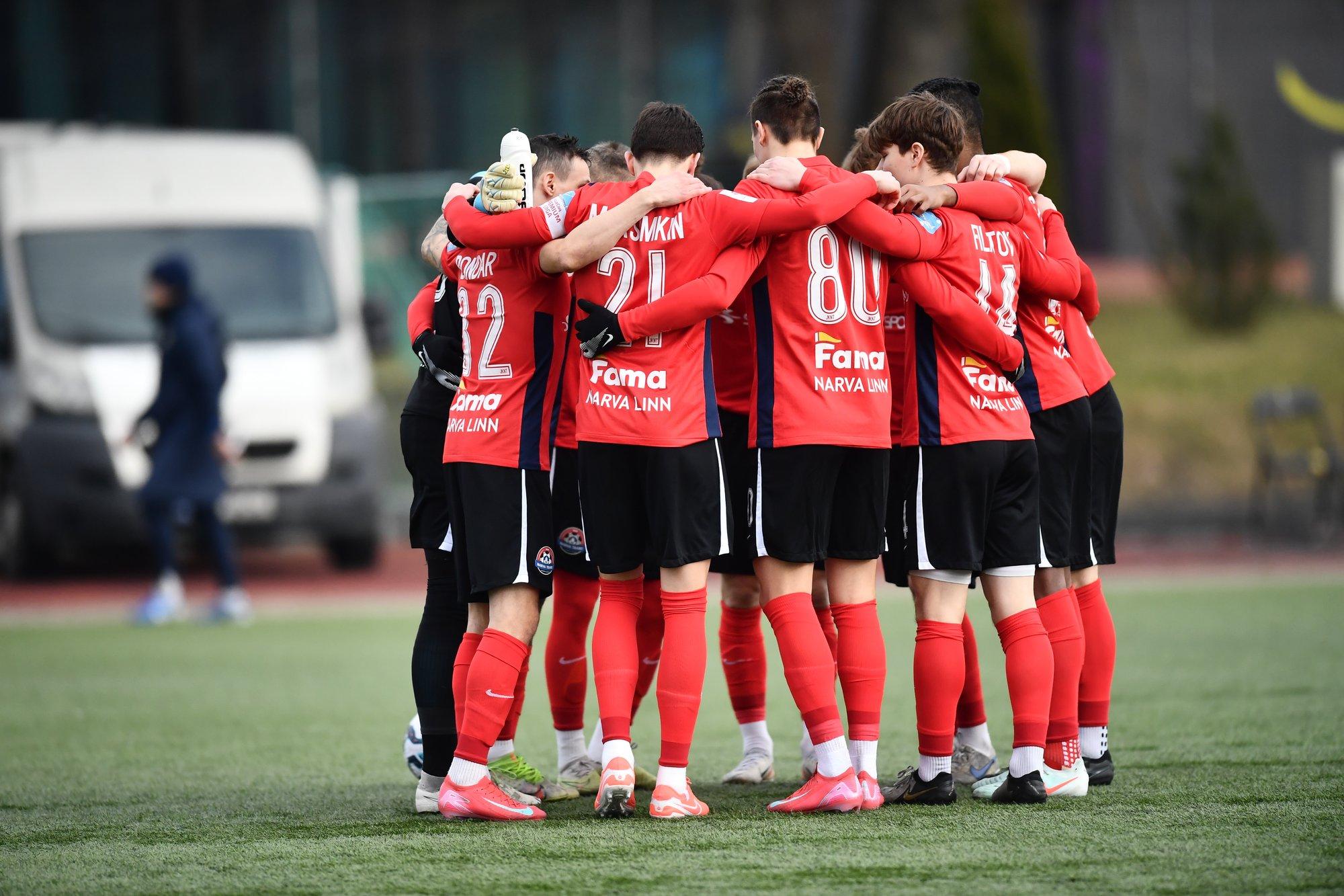 Stojkovic saab rahulikumalt hingata: skandaalne Narva Transi koduväljaku kunstmurukate läheb mahakandmisele