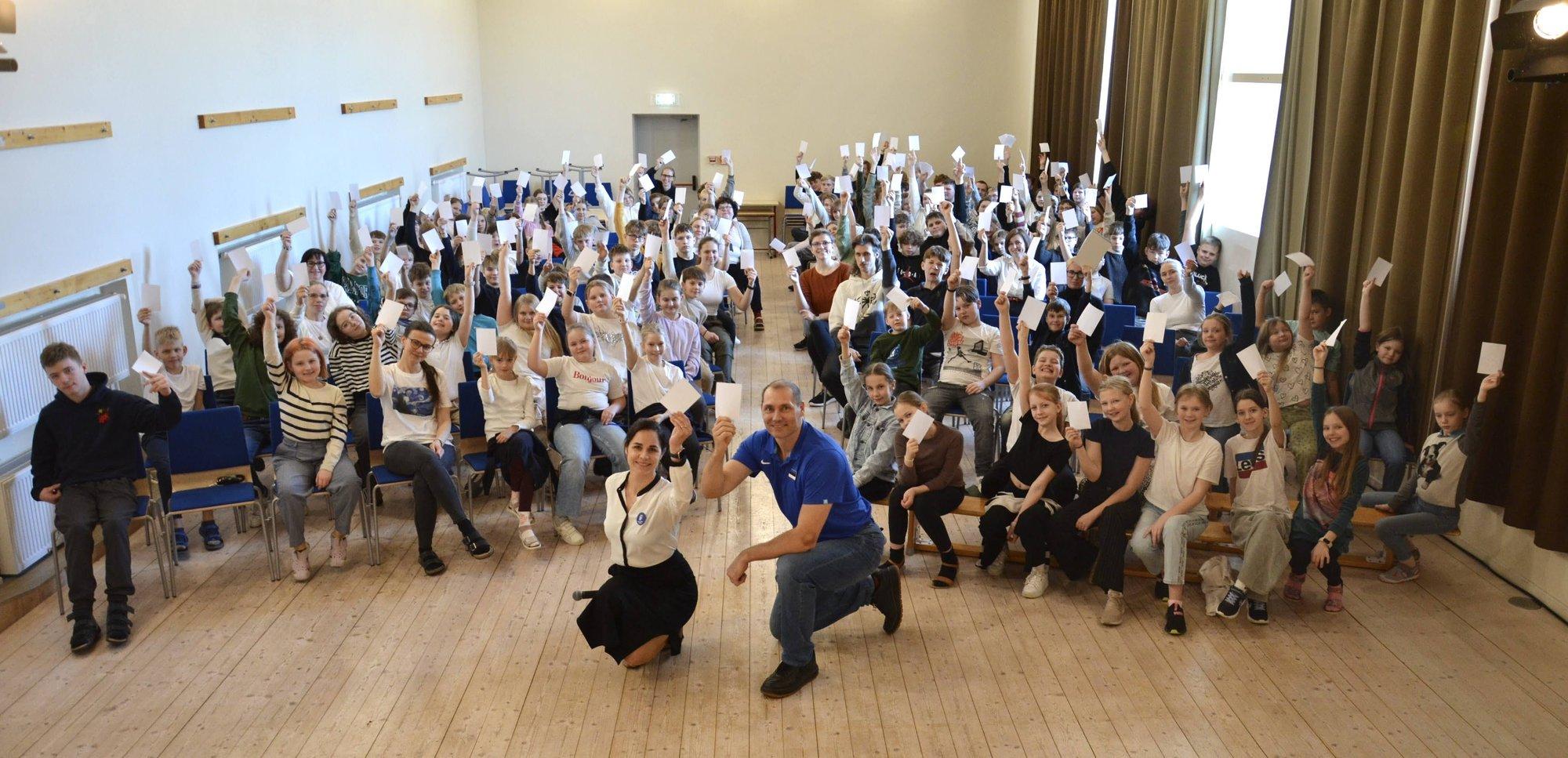 FOTOD | EOK käivitas valge kaardi päeval kampaania turvalisema spordikeskkonna nimel