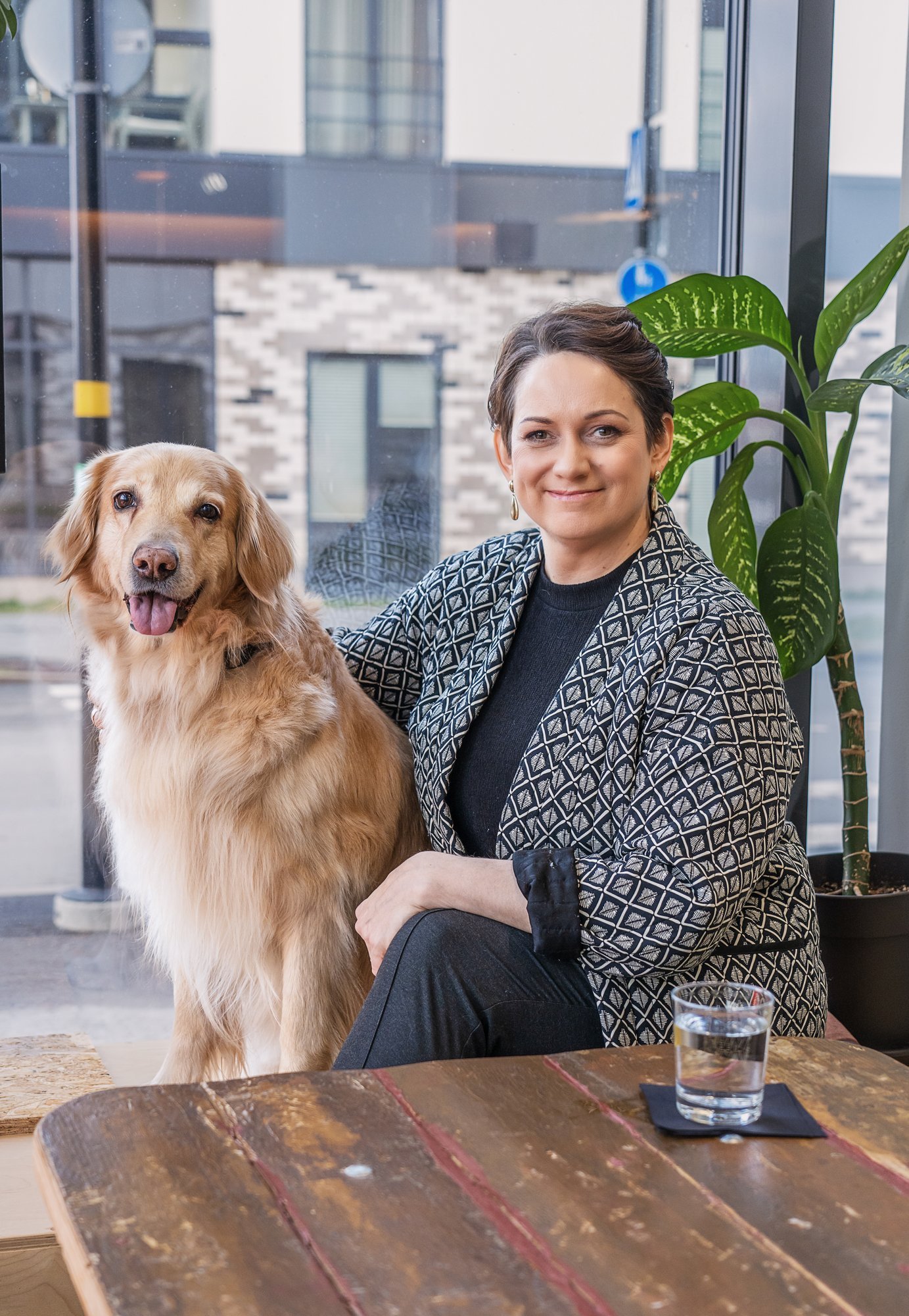„Eestis on ta tõesti veel üsna haruldane!“ Romi Hasa truuks kaaslaseks on hovawarti tõugu Loone