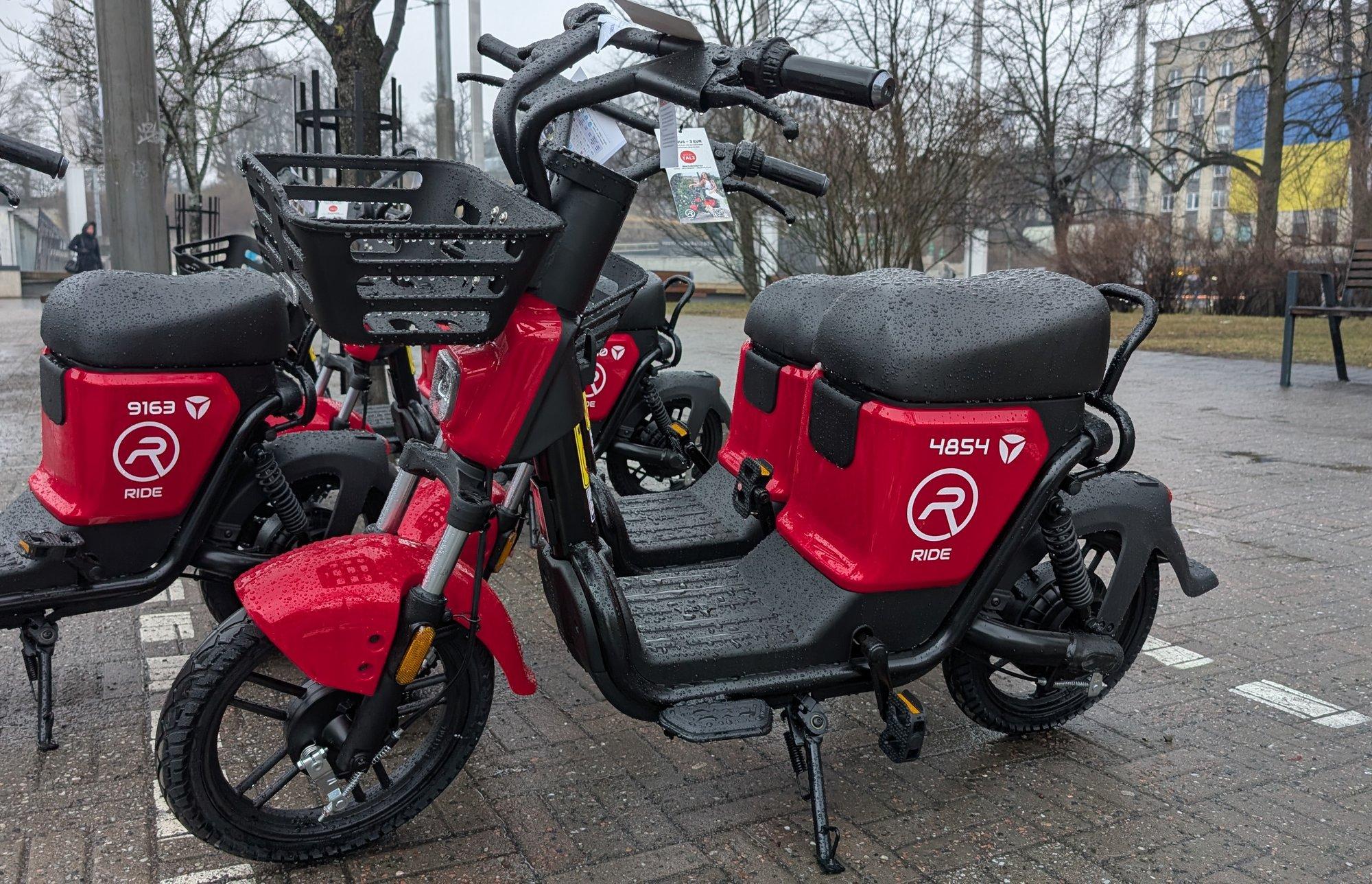 Rendimopeedidega põhjustatakse paksu pahandust. Üks ülbe juht üritas rongiliiklust halvata