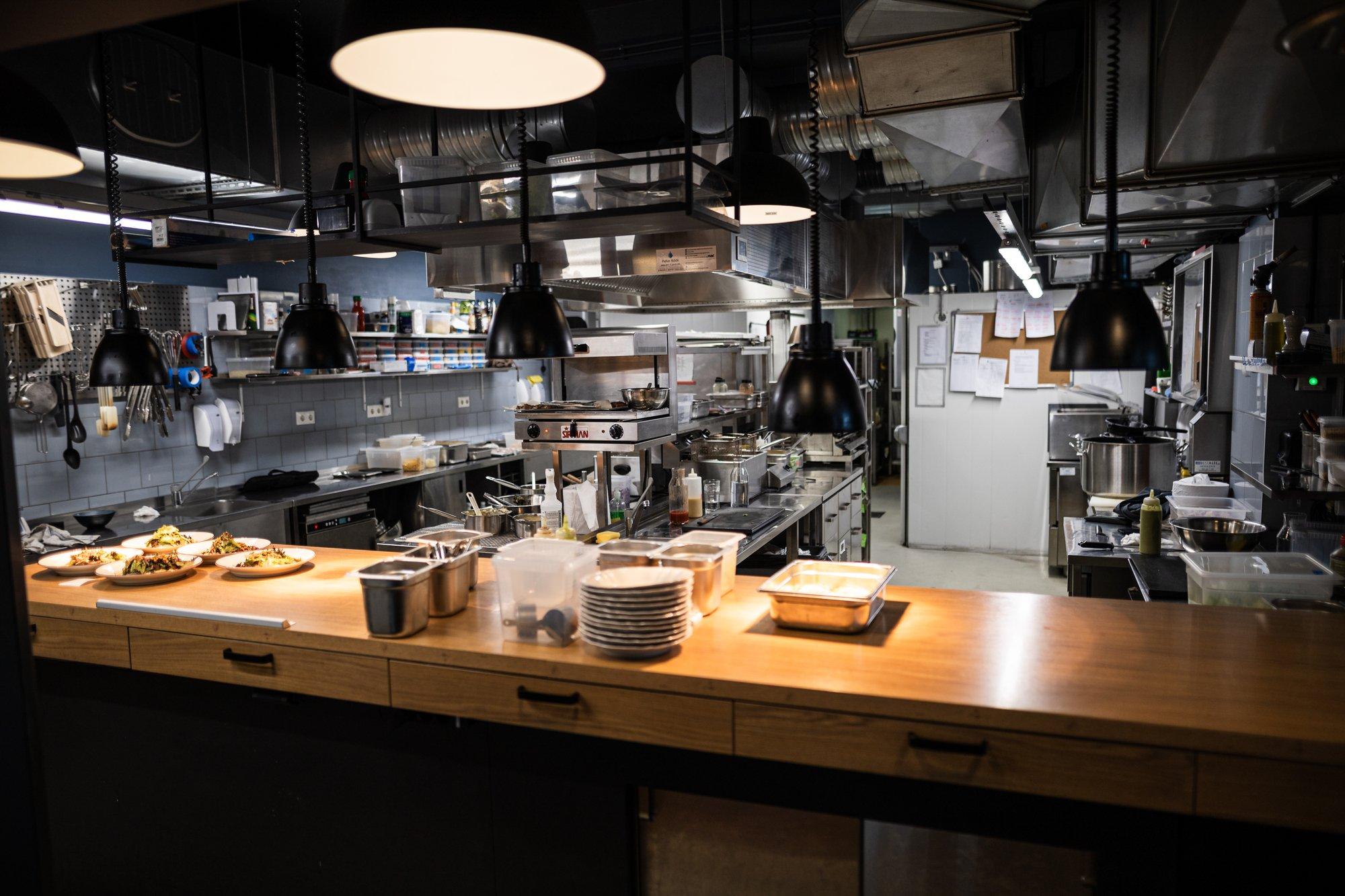 KÜSITLUS | Kui sageli sina lõunat väljas sööd? Milline on vastuvõetav lõunapakkumise hind?