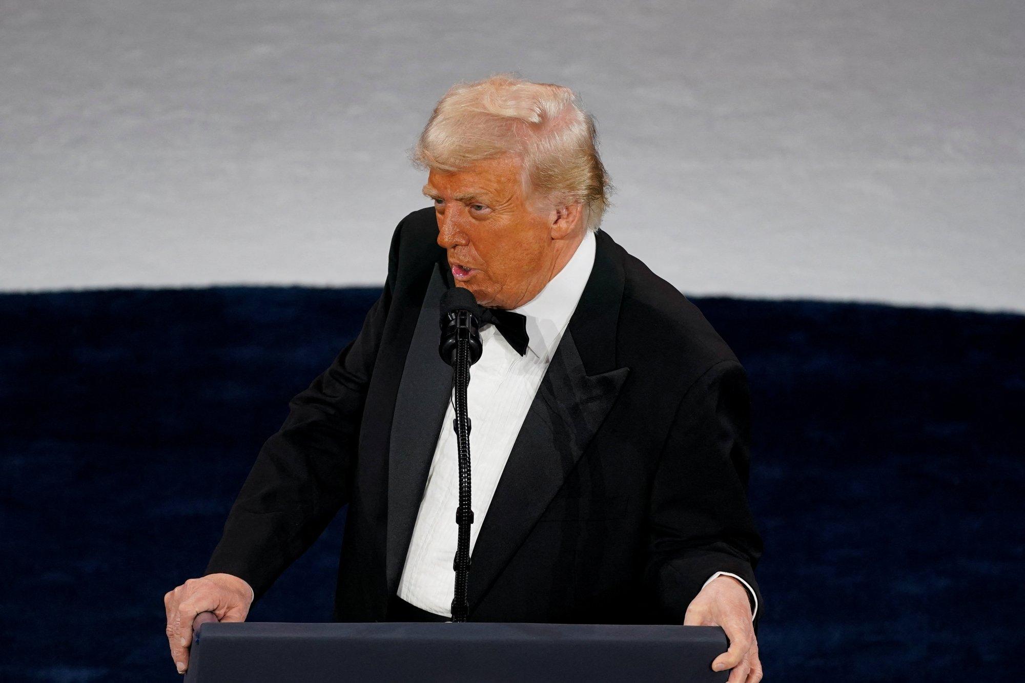 Trump teatas, et diile anuvad välisriikide juhid suudlevad ta tagumikku