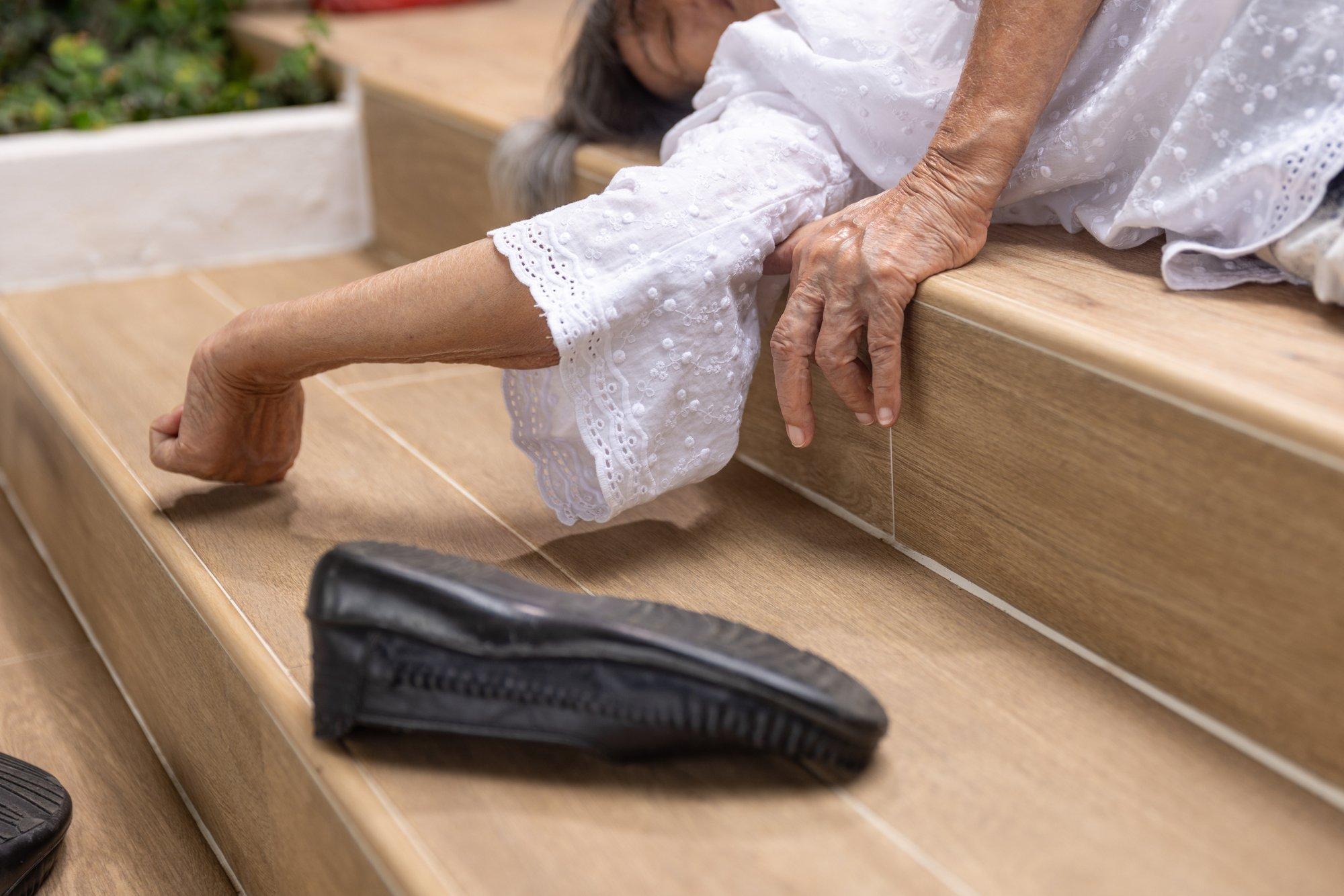 Iga kolmas kukkumine kodus lõppeb vigastusega, mis vajab arstiabi. 10 nõuannet, kuidas kodus kukkumise ohtu vähendada