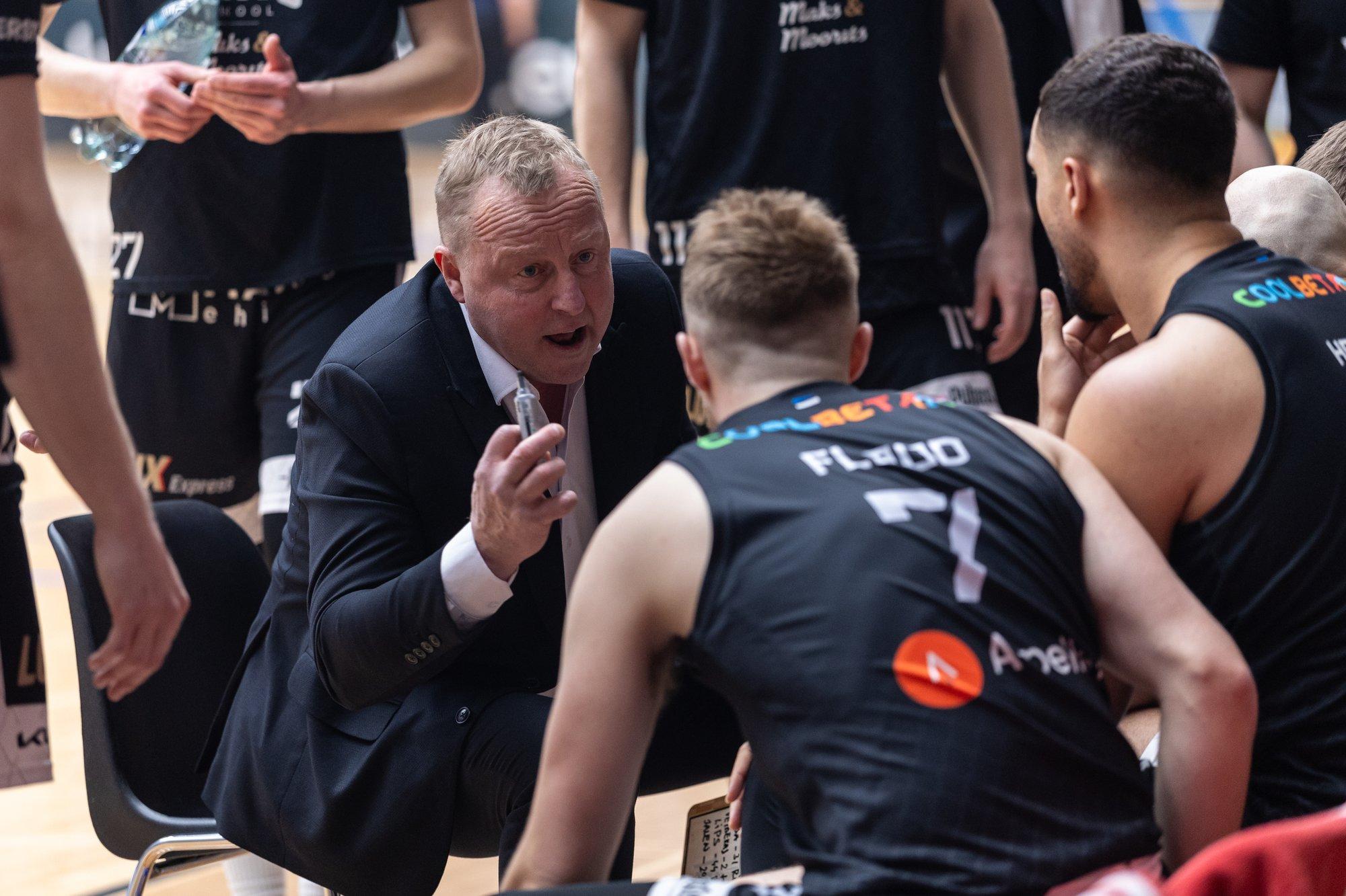 VIDEO | Kuusmaa üritas time-out`ide ajal telekaameraid vältida. Korvpalliliit kavatseb Tartu klubiga asja arutada