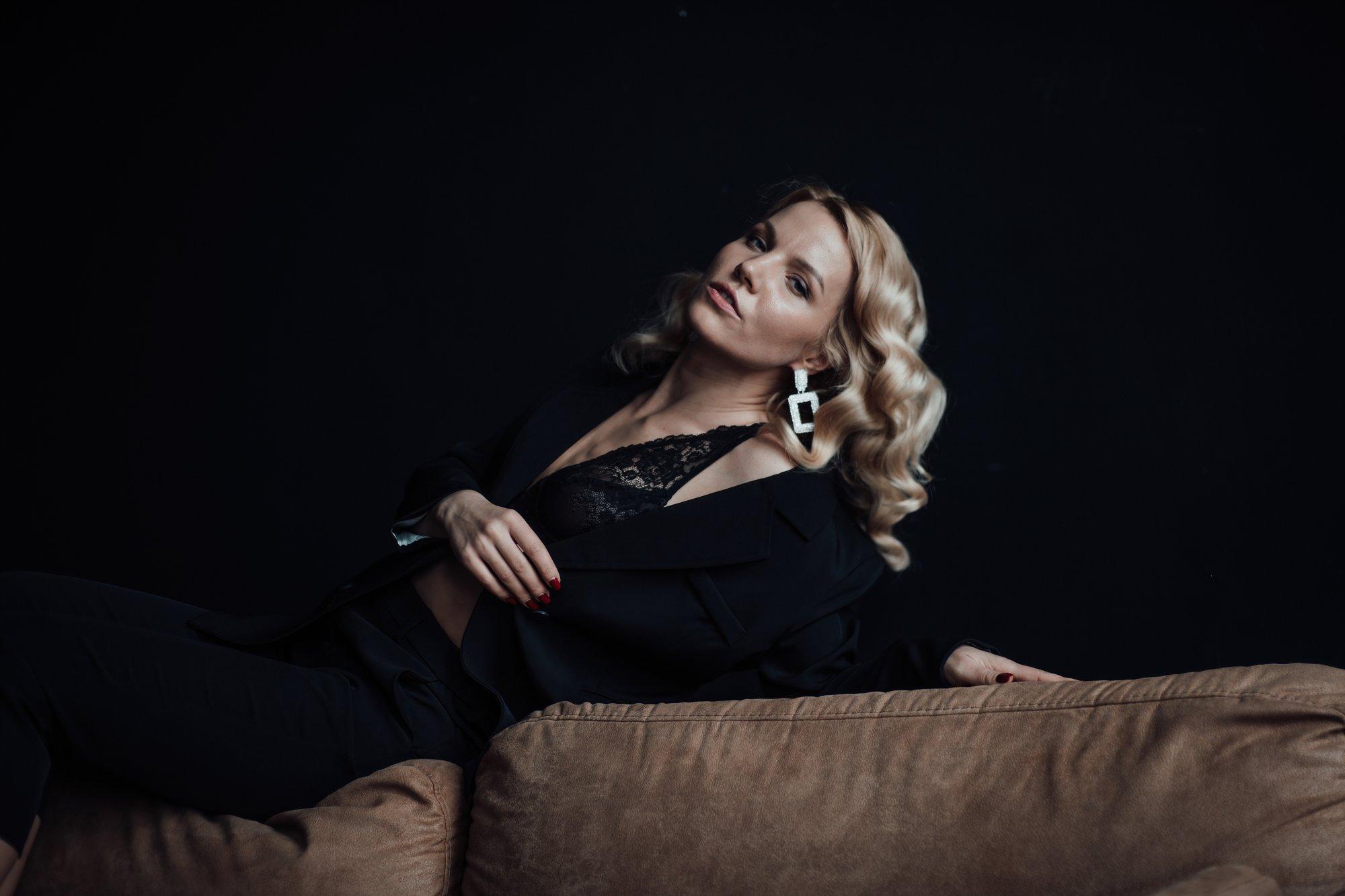 Svingeripaar hakkas otsima uusi kaaslaseid, ent see lõppes ootamatult: võõras naine jagas endast esimesel kohtumisel liiga palju