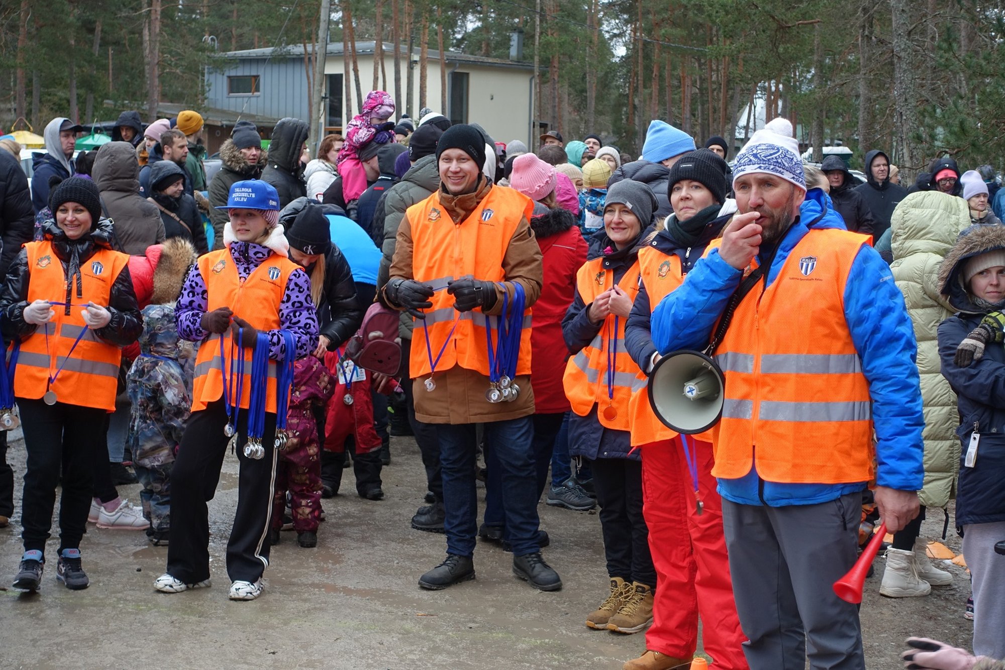 FOTOD | Laste rahvajooks Nõmmel tõi üleeile sportima hulganisti väikseid jooksjaid