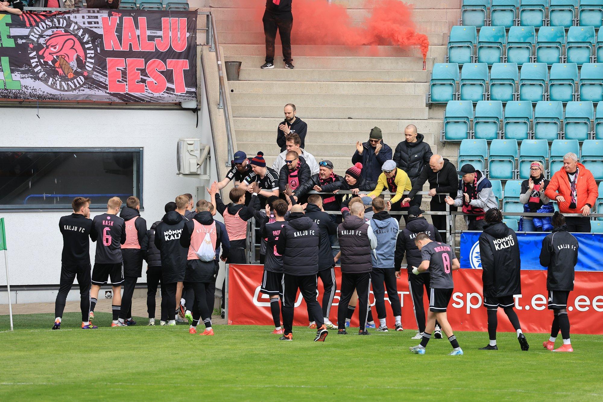 DELFI FOTOD | 95. minuti penalti, kaks punast kaarti ja viis väravat! Pöörane raudteederbi päädis Kalju võiduga