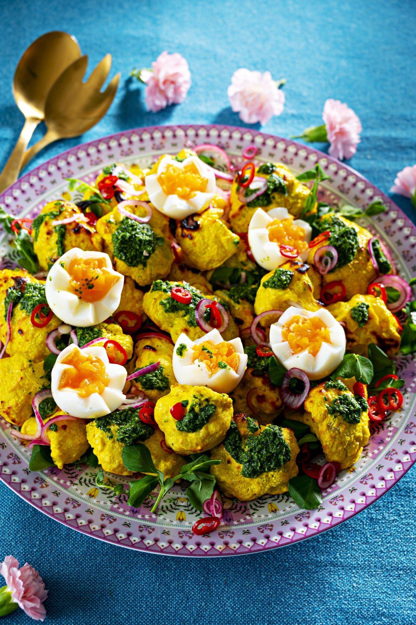 RETSEPT | Kevadine salat, kus on kihiti kõike: maitseid, tekstuure ja värve