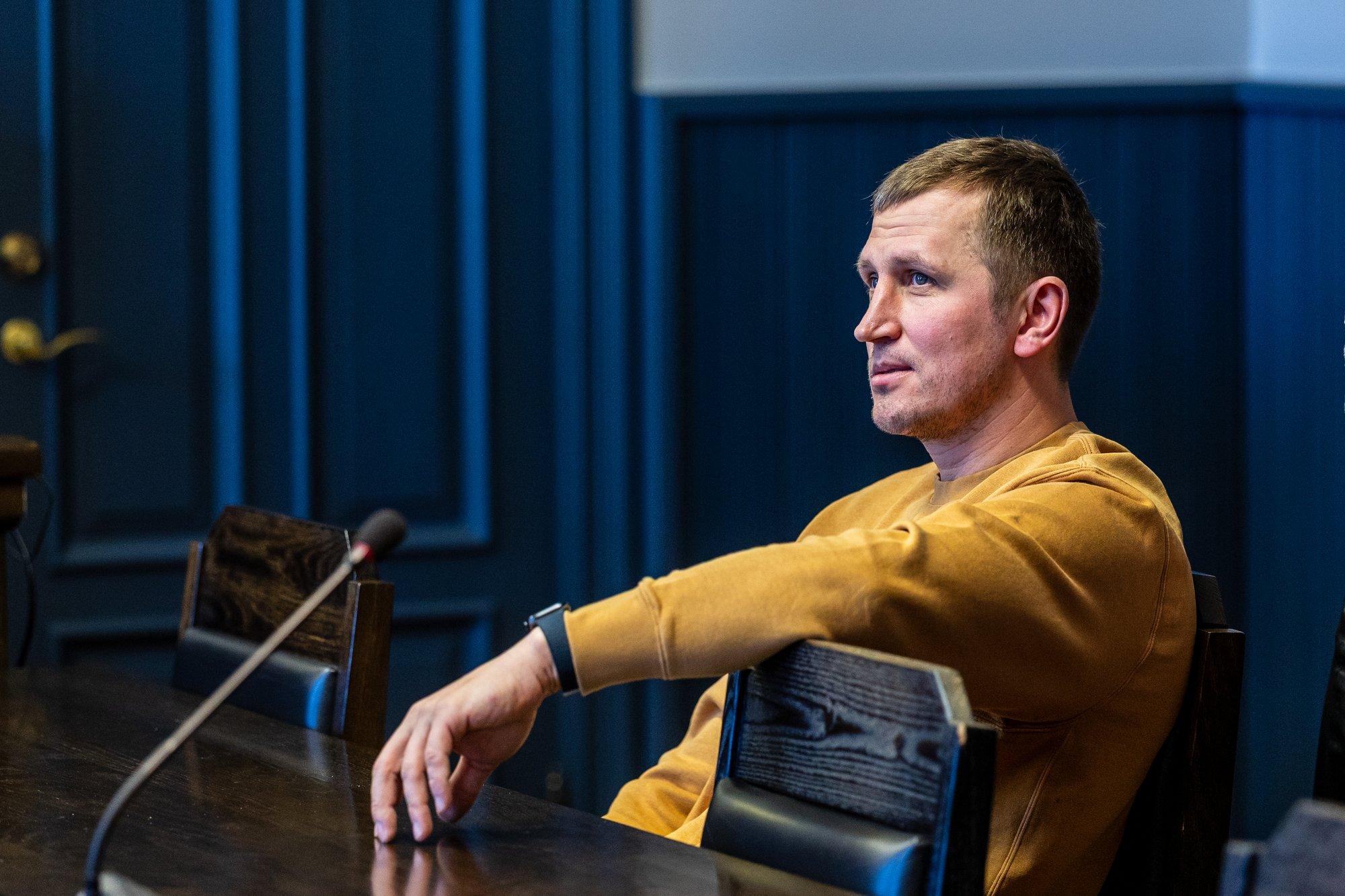 FOTOD | „Oleksin pidanud viisakamad riided selga panema.“ Kahepromillises joobes roolist tabatud Kristo Saage astus kohtu ette