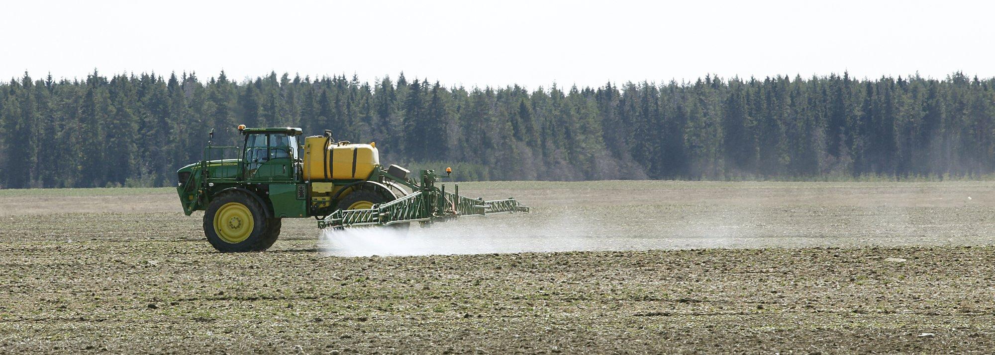 Taimekasvatusspetsialist kaebustest: „Põllumehel on õigus päevasel ajal oma tööd teha“