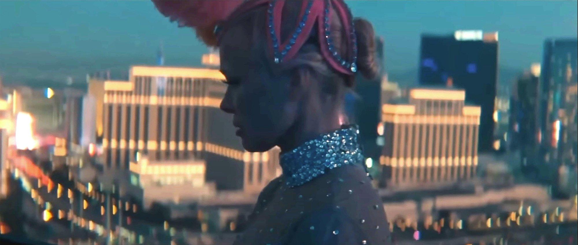 ARVUSTUS | Närtsinud sõutüdruku roll on Pamela Andersoni senise karjääri tipphetk