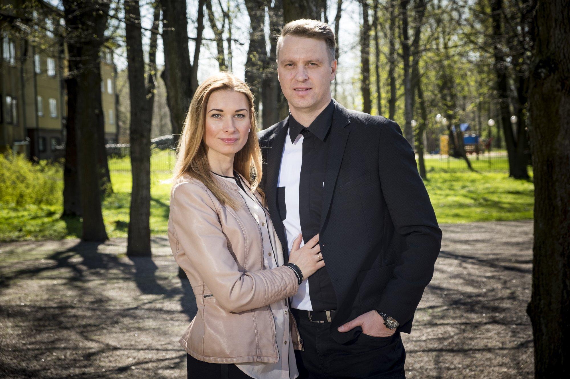 RETROKLÕPS | Aeg lendab linnutiivul! Rauno Märks tähistab abikaasaga aastapäeva