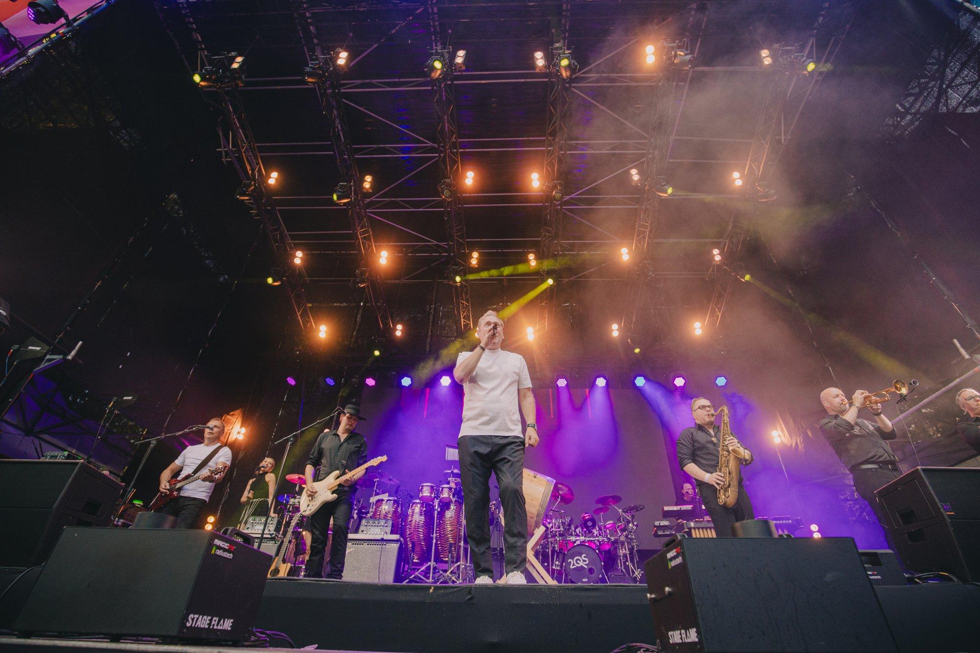 VIDEO | Illusioon puruneb! 2 Quick Starti kuulsa kontserdiklipi algus on puhas lavastus