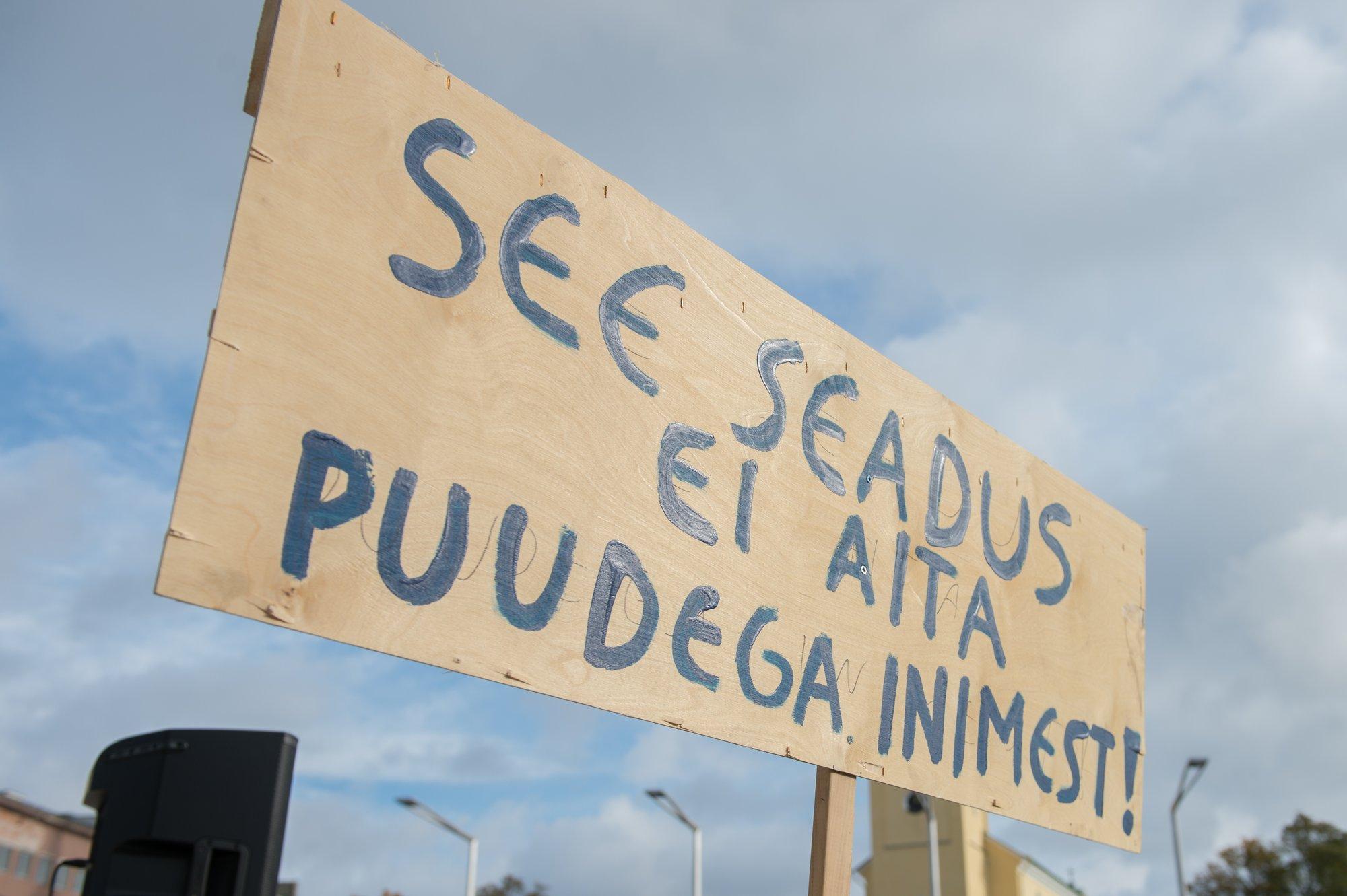 Puuetega laste õigusi puudutavale eelnõule tõmmati pidurit