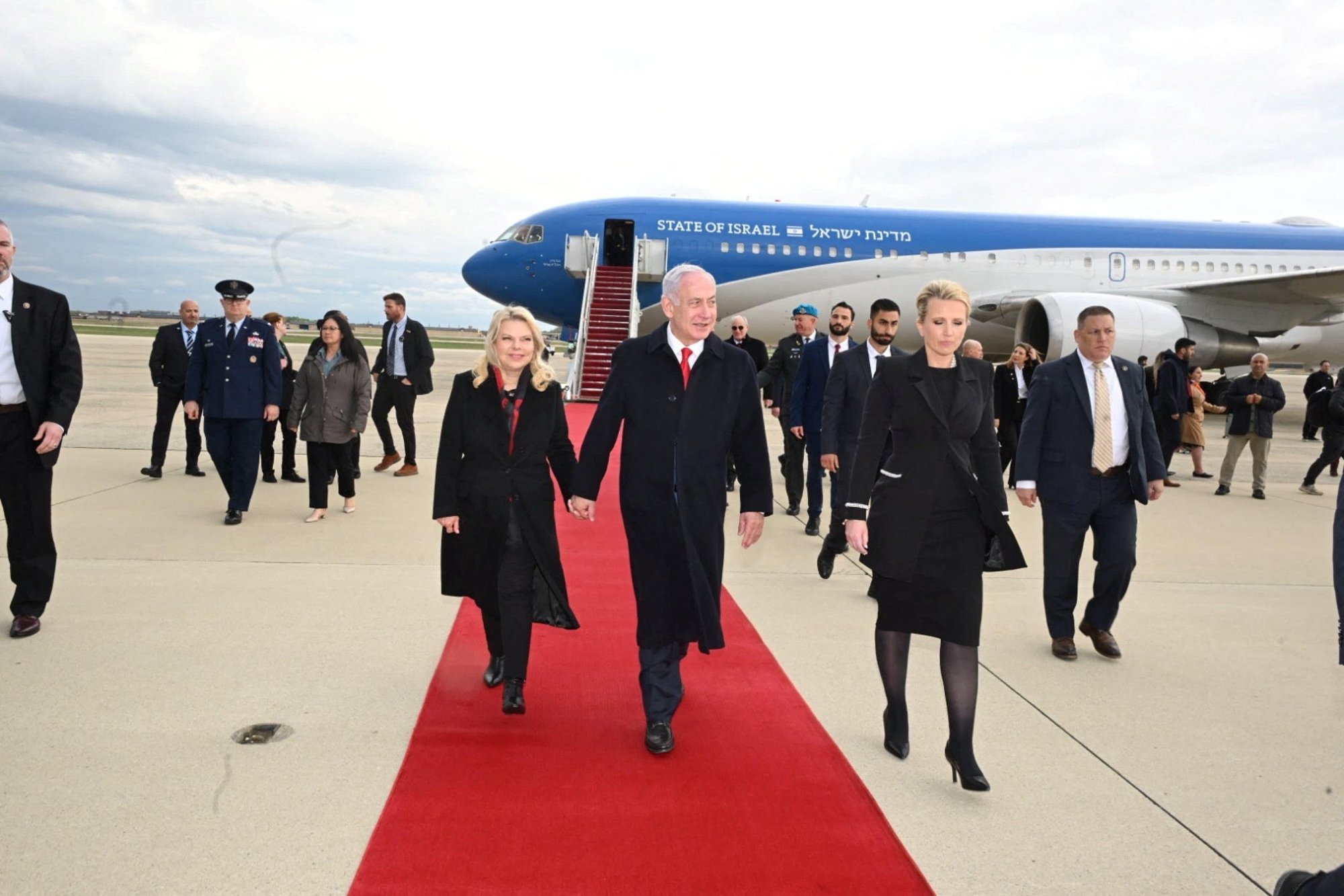 Netanyahu lendas võimaliku vahistamise vältimiseks Washingtoni ringiga