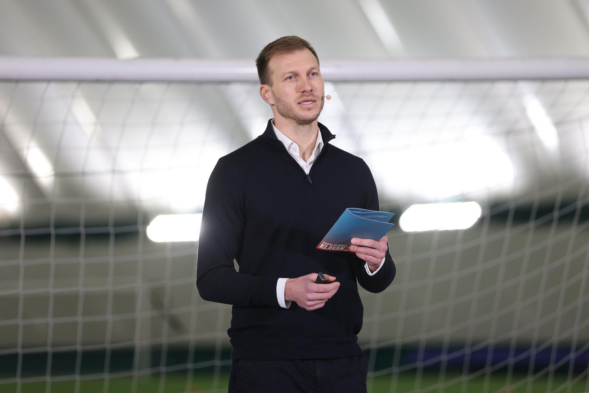 „Mind on lubanud valimistel toetada üle 40 klubi.“ Ragnar Klavani sõnul on Aivar Pohlaku toetuskirjad petlikud