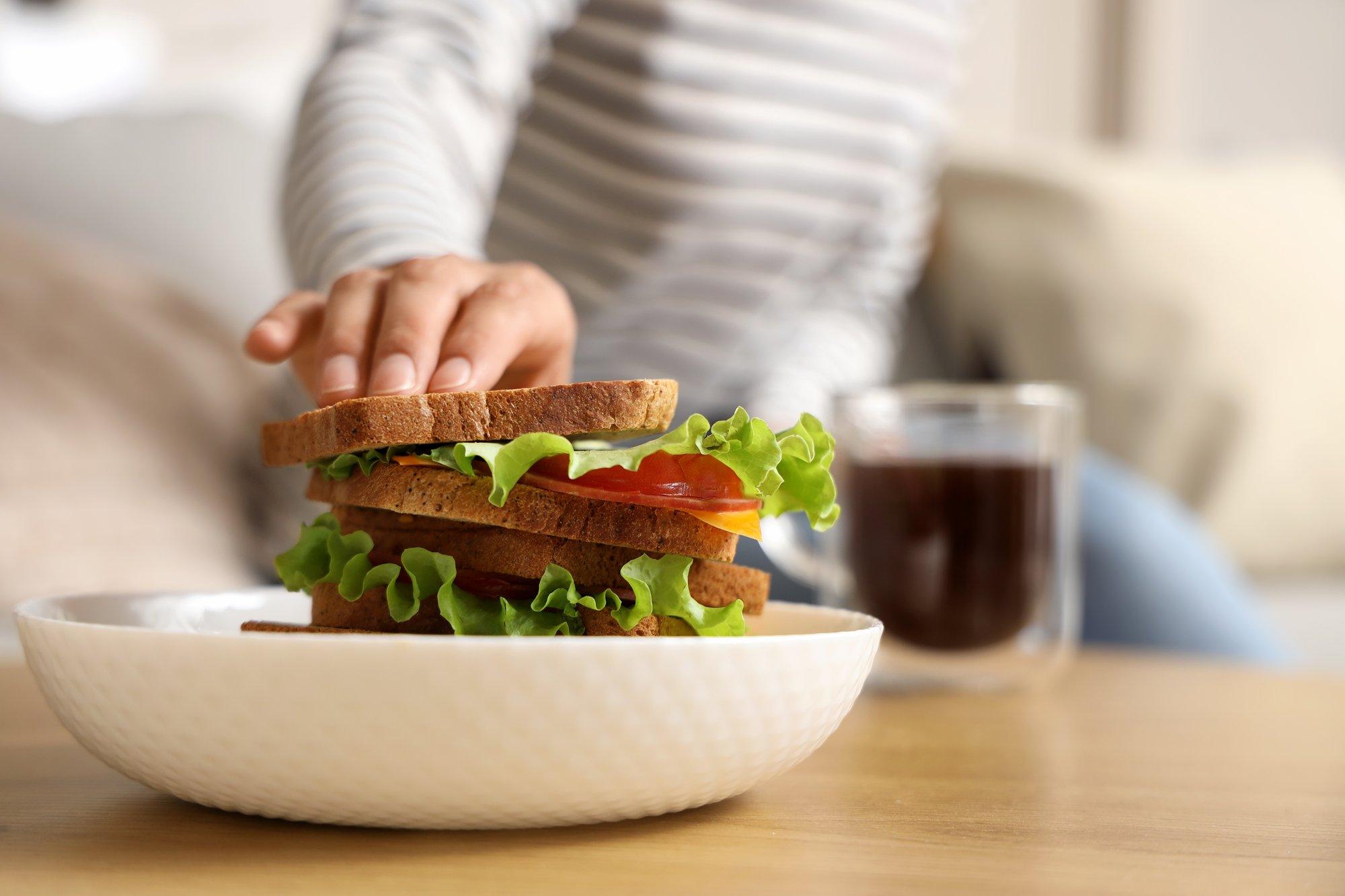 „Muutsin toitumise järjekorda ja kaal hakkas langema.“ Toitumisnõustaja selgitab, kuidas lemmiktoitudest loobumata kilodest vabaneda