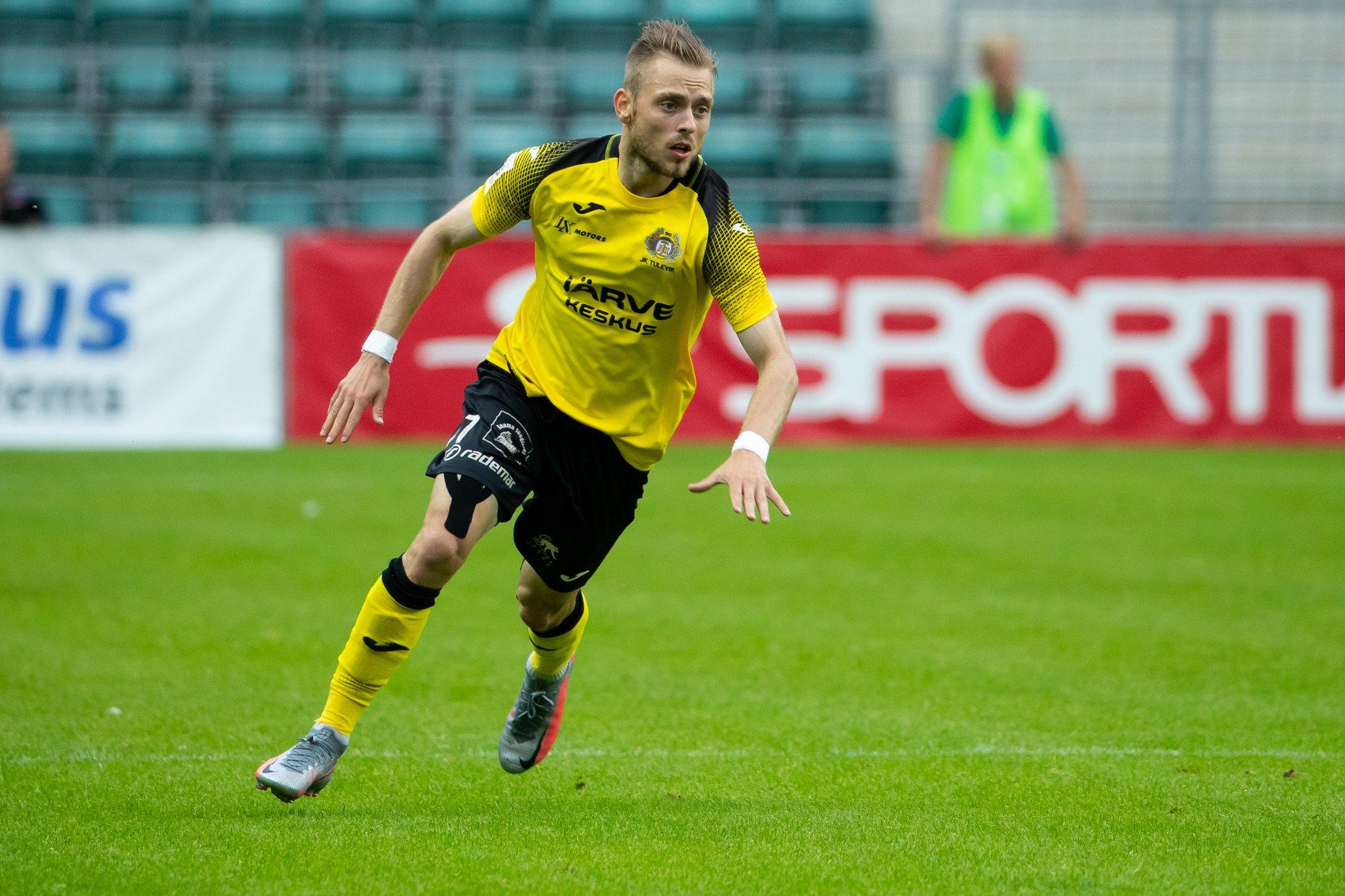 „See värav läheb mu vanaisale.“ Pisarais Sander Kapper kerkis Pärnu Vapruse sangariks