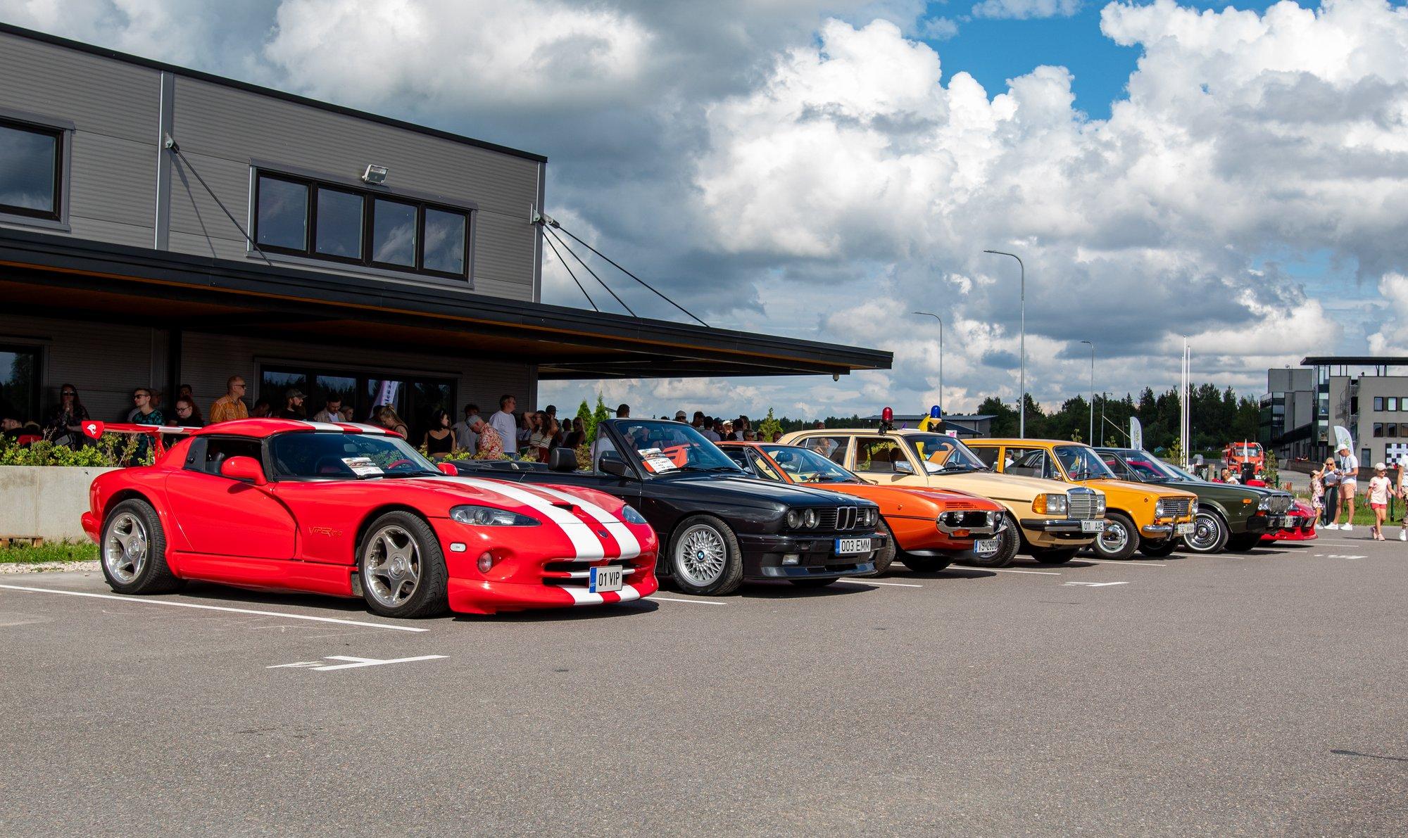 KUULA | „Istmesoojenduse“ 221. osa: mis on youngtimer ning mis teeb autost näituseauto?