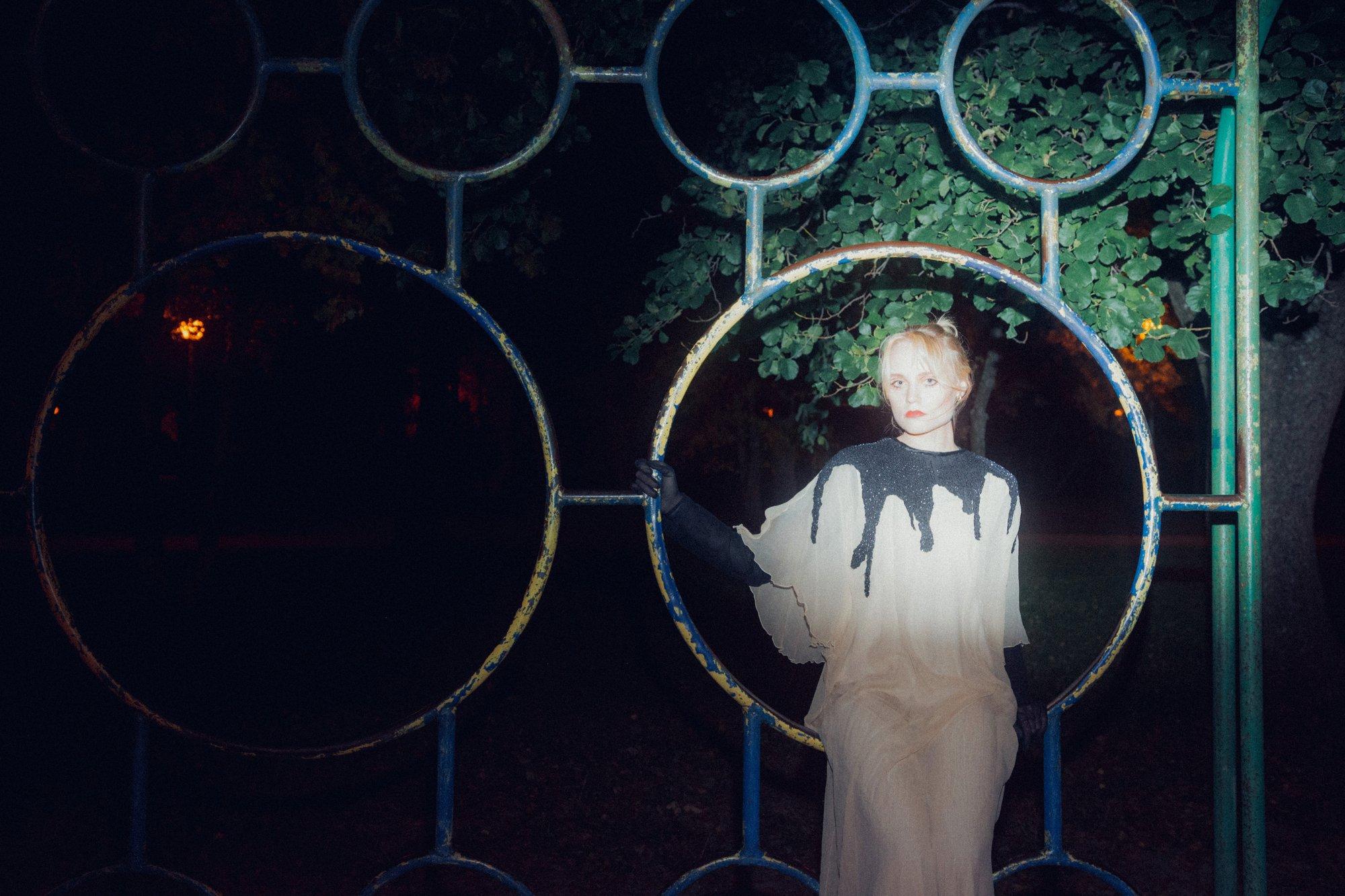 Iga sõna loeb, iga noot kõlab – Alonette’i „Compass“ on täpne ja tundlik nagu luuletus partituuris