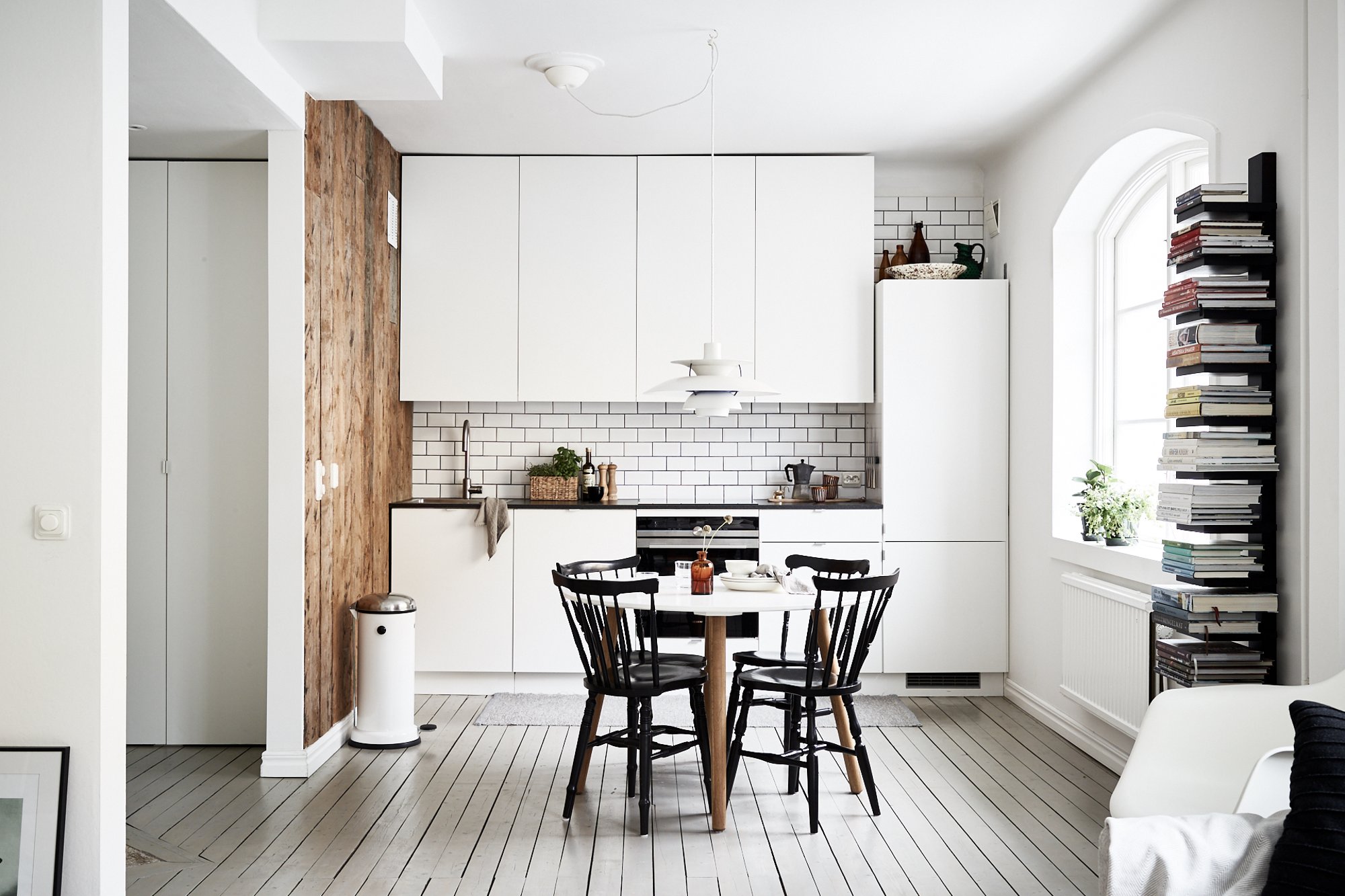 FOTOD | Säravvalge korter, kus loovad hubasust kõnekad detailid