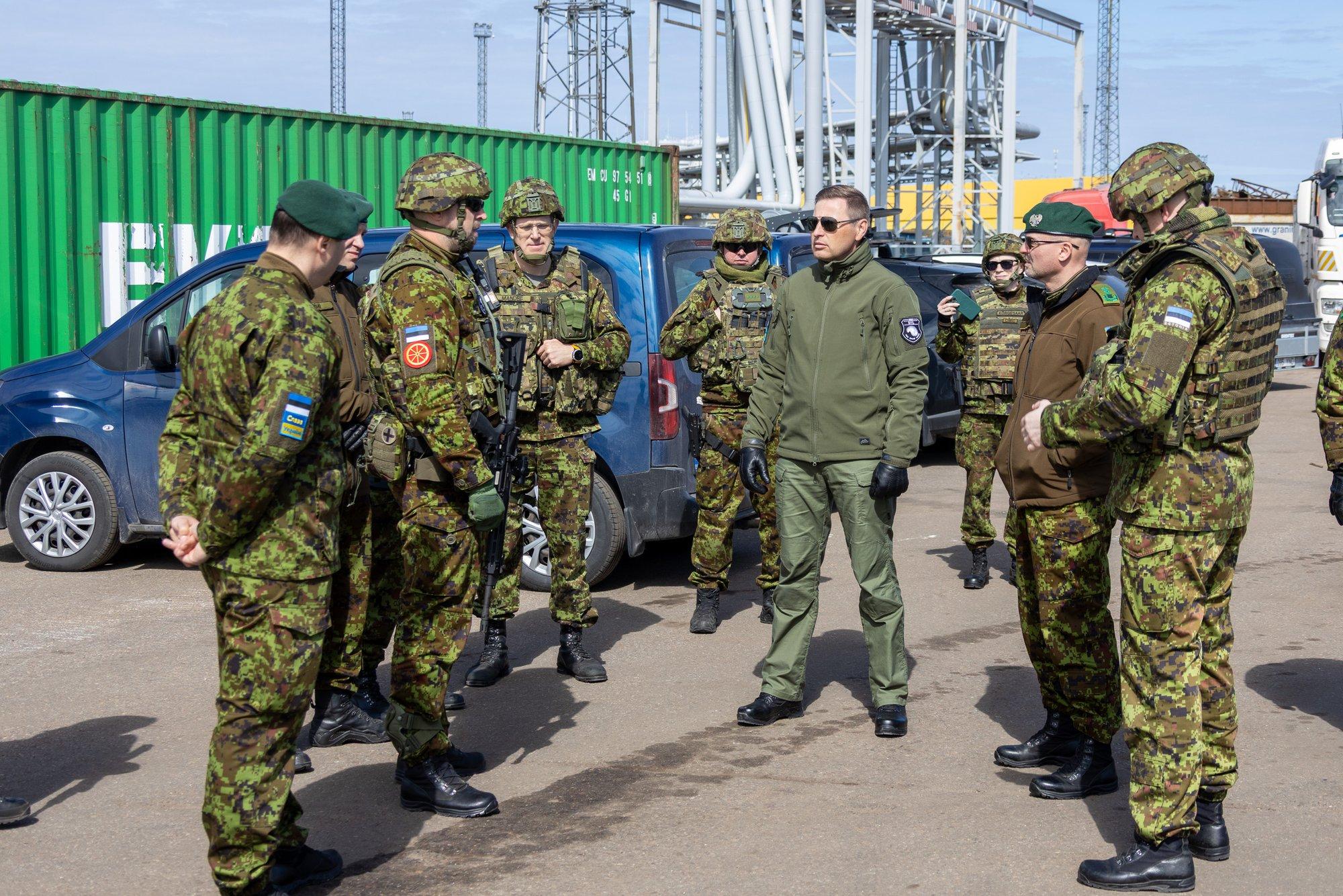 FOTOD | Kaitseminister külastas lisaõppekogunemist ja tänas reservväelasi