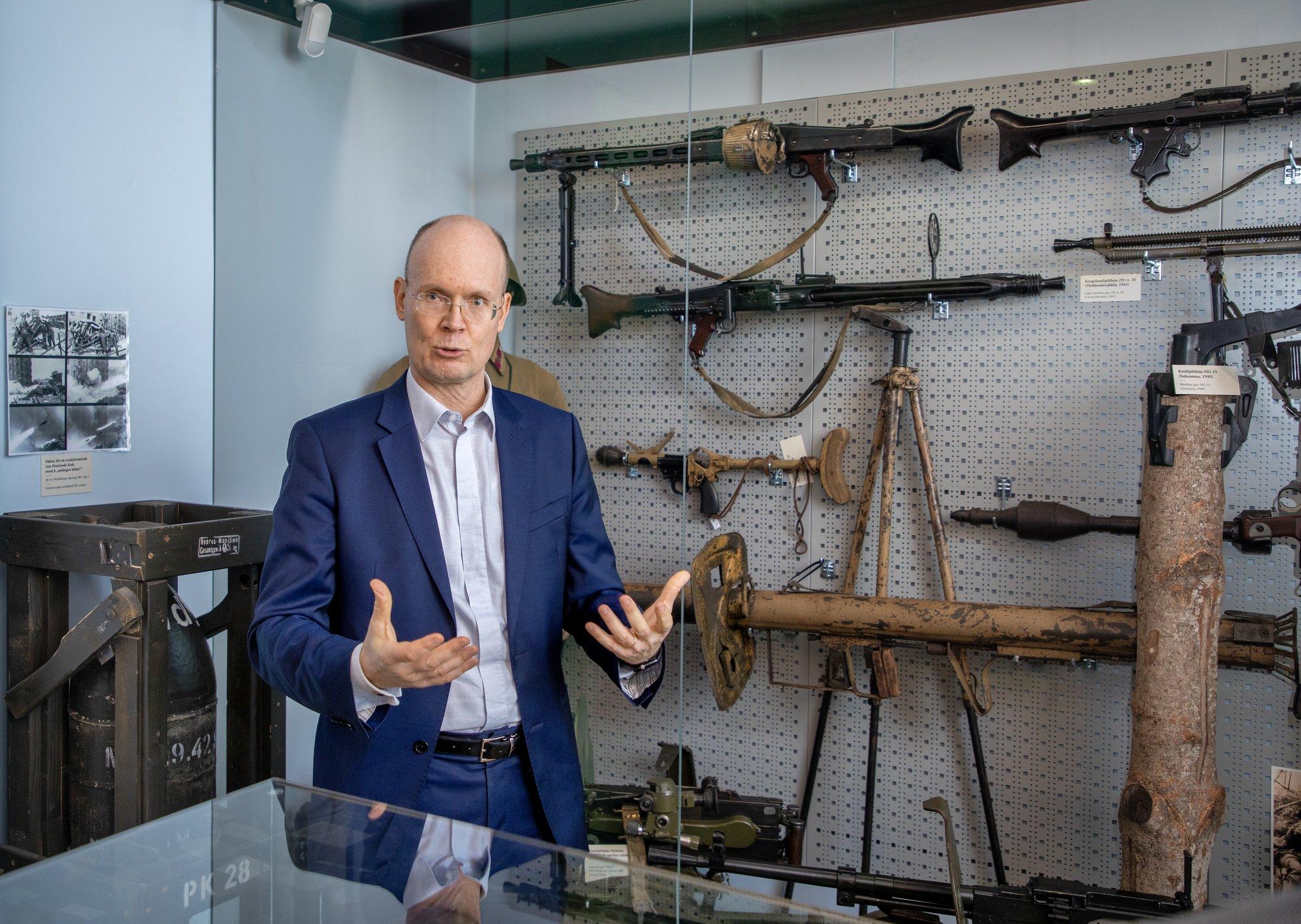 Relvad massidesse: vandeadvokaat Aku Sorainen lükkab tagant relvaseaduse muutmist