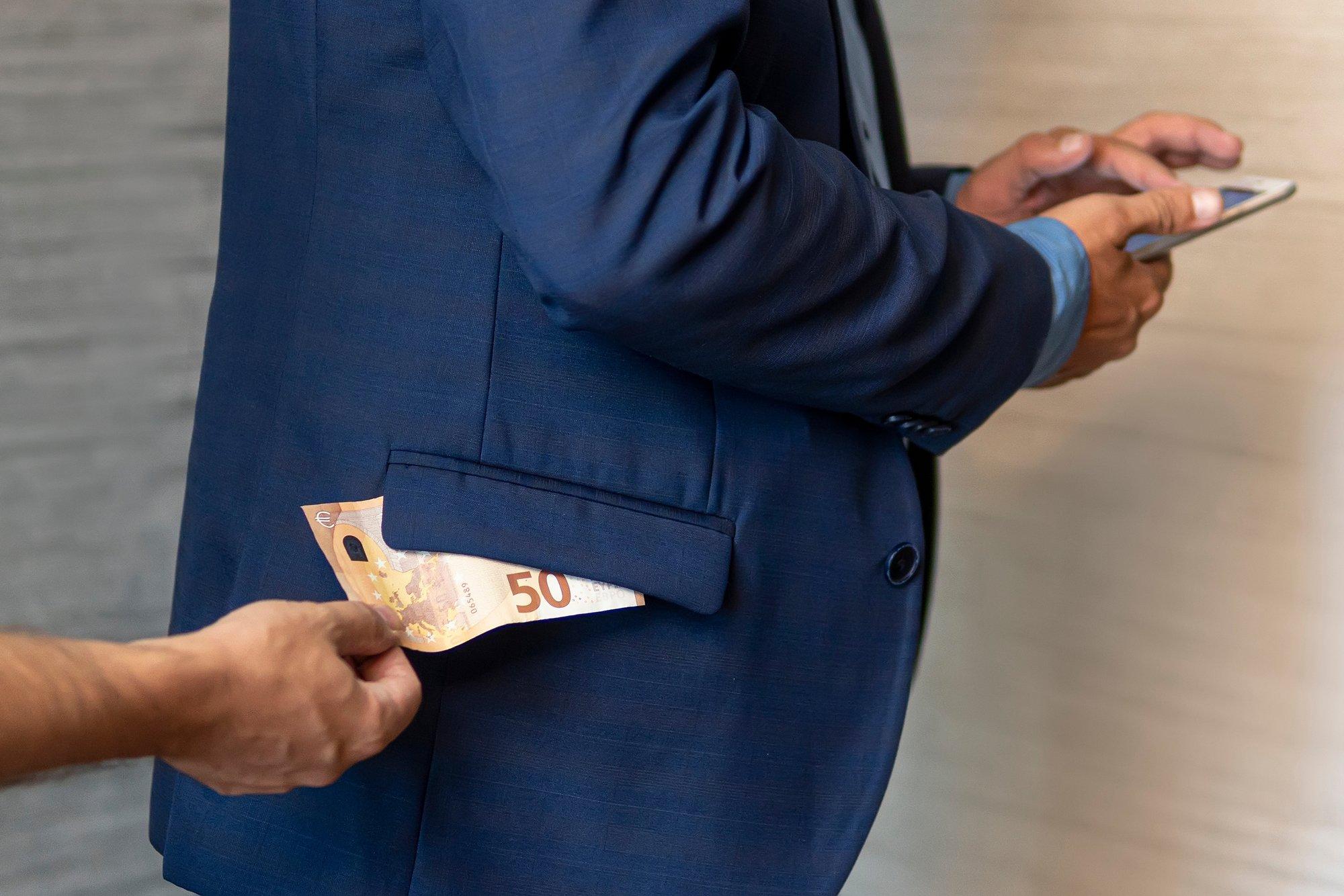 Eesti pank maksis hoiustajatele eksikombel rohkem. Nüüd nõutakse raha tagasi