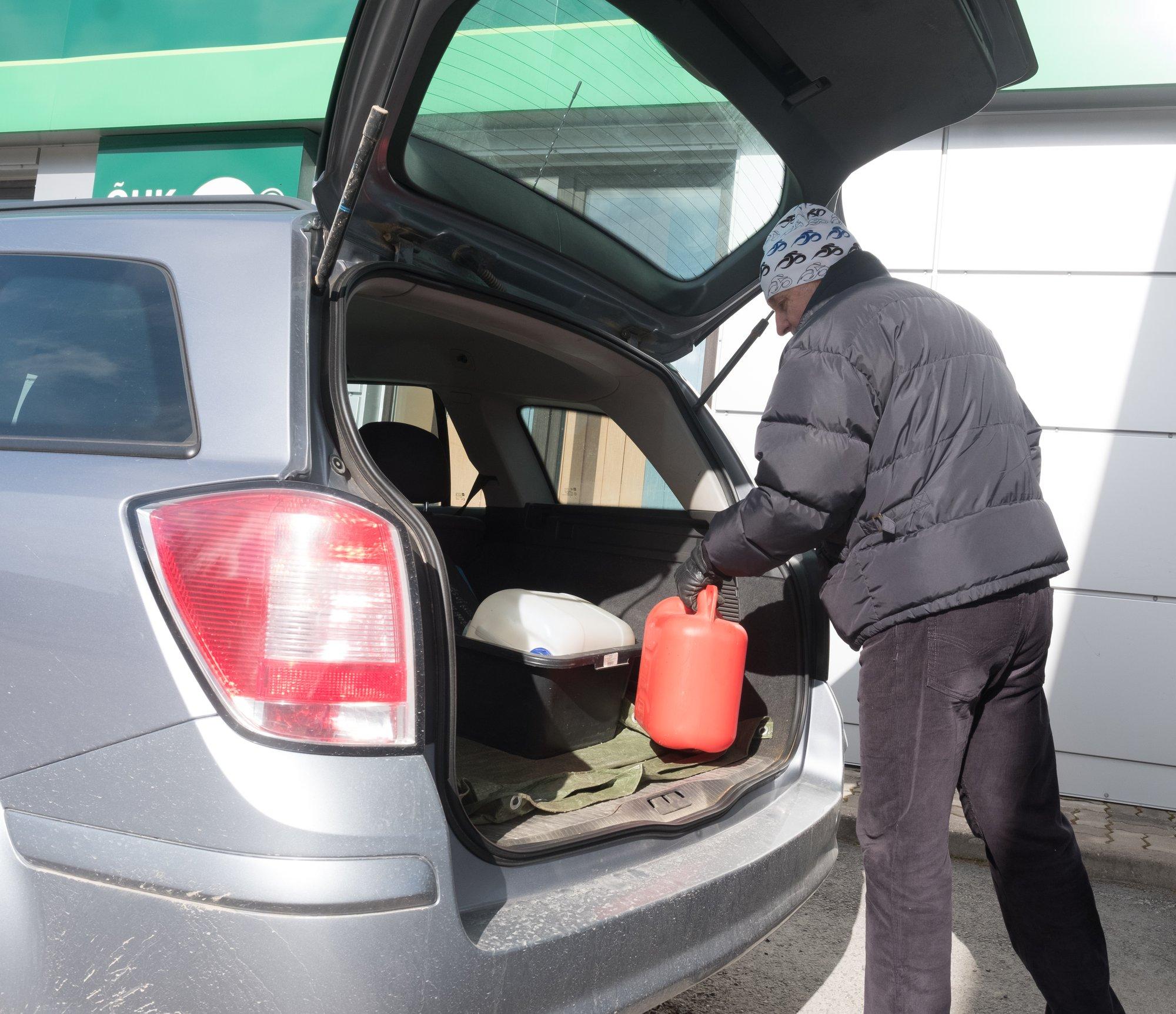 Milleks meile kütuseaktsiis? Mihhail Kõlvart: ligi neli viiendikku läheb mujale kui lagunevatesse teedesse