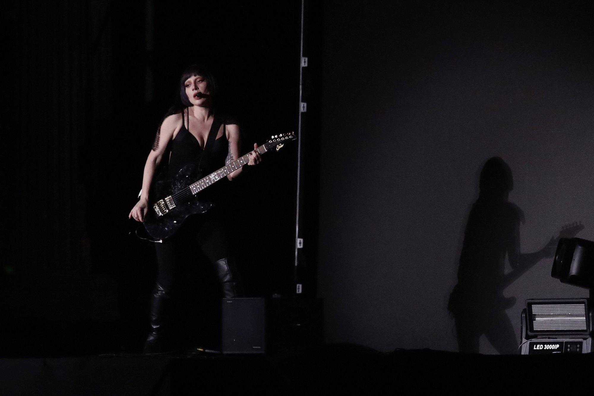 Lady Gaga ajaloolist kontserti ähvardas pommirünnak, võimud vahistasid kaks noort