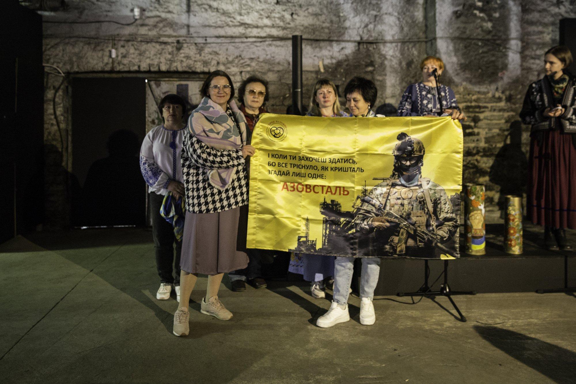 FOTOD | Eesti sõjamuuseum ja Vabamu avasid Krulli kvartalis näituse Azovstali kaitsjatest