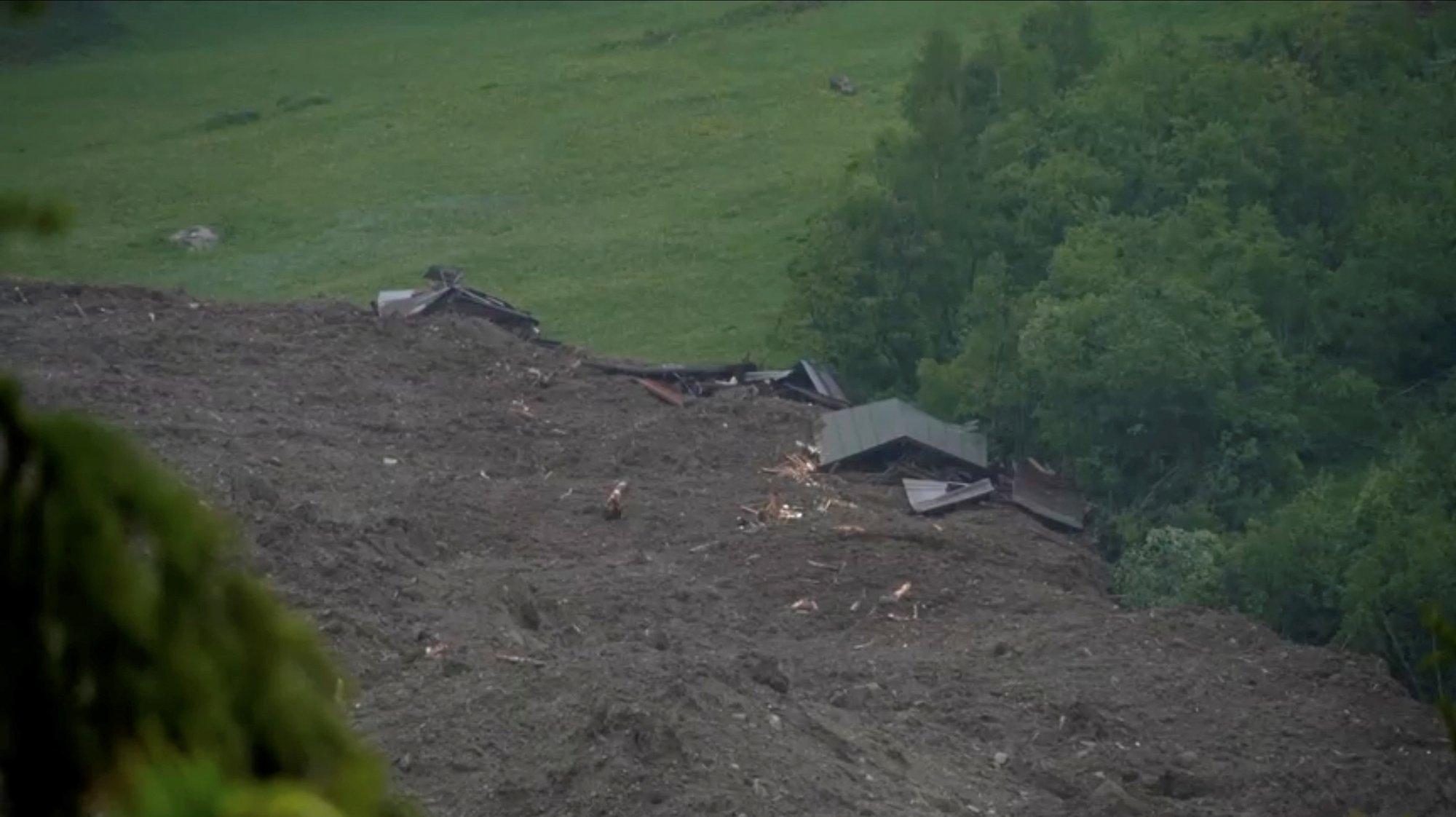 FOTOD | Šveitsi Alpides mattis jää-, muda- ja kivilaviin terve küla