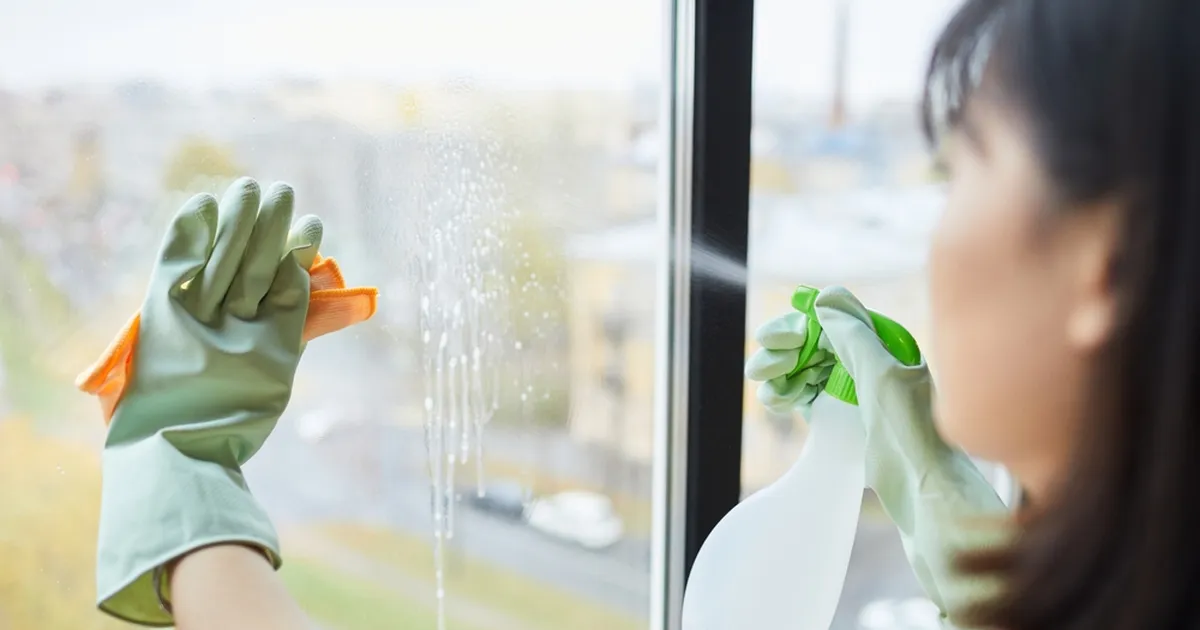 Puhas vaade, erinev hind: kui palju maksab aknapesu tegelikult?