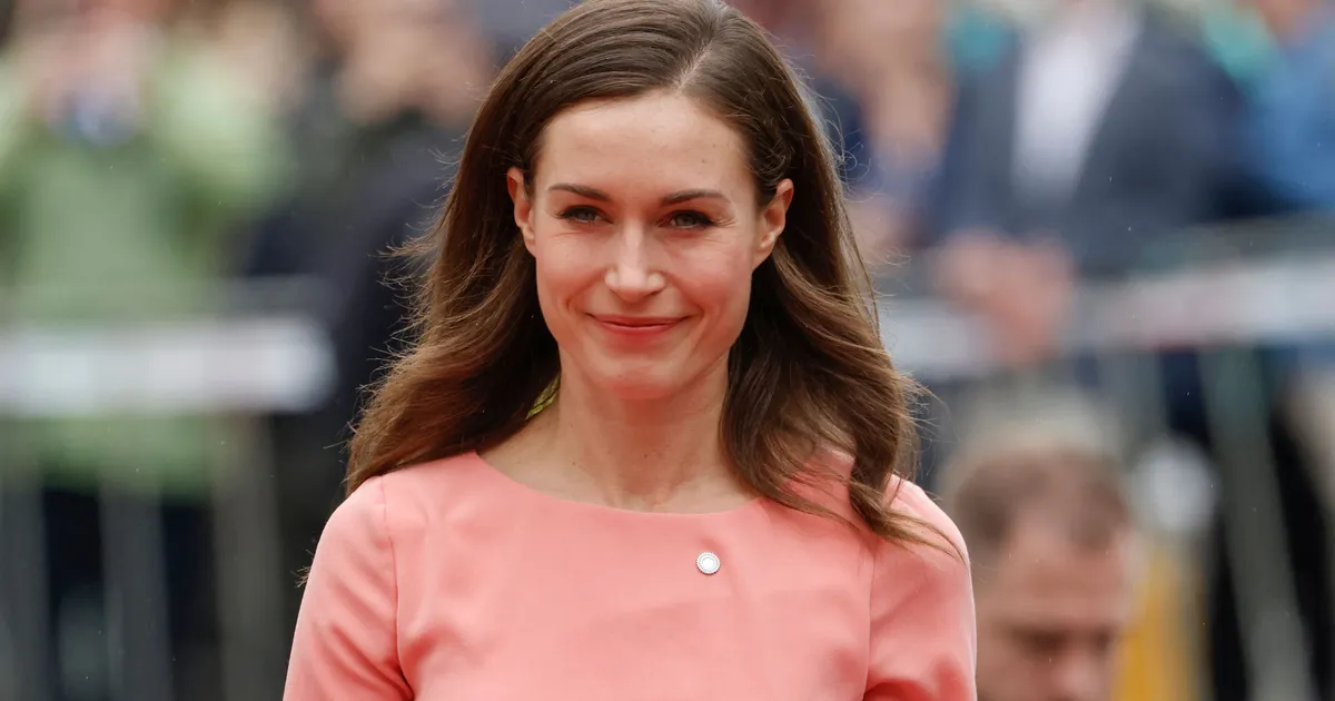 KUUM KLÕPS ⟩ Endine Soome peaminister Sanna Marin tõmbas selga eriti seksika nabapluusi, millega ei jäta fantaasiale väga palju ruumi